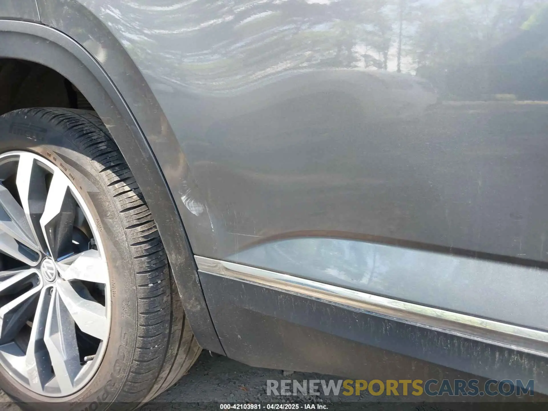 6 Photograph of a damaged car 1V2TR2CAXLC506214 VOLKSWAGEN ATLAS 2020