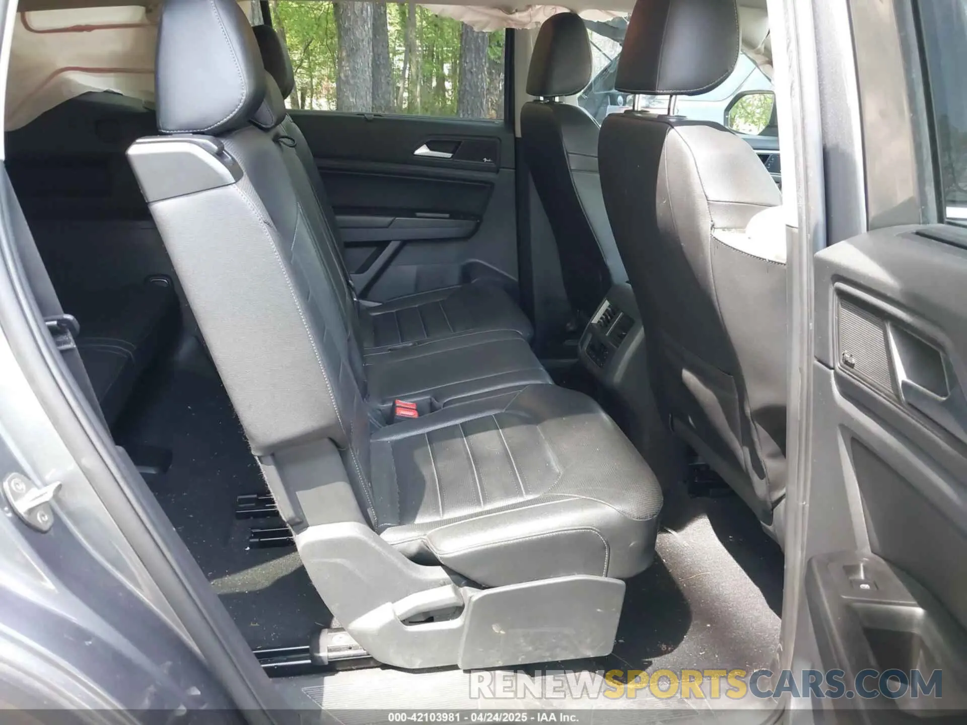 8 Photograph of a damaged car 1V2TR2CAXLC506214 VOLKSWAGEN ATLAS 2020