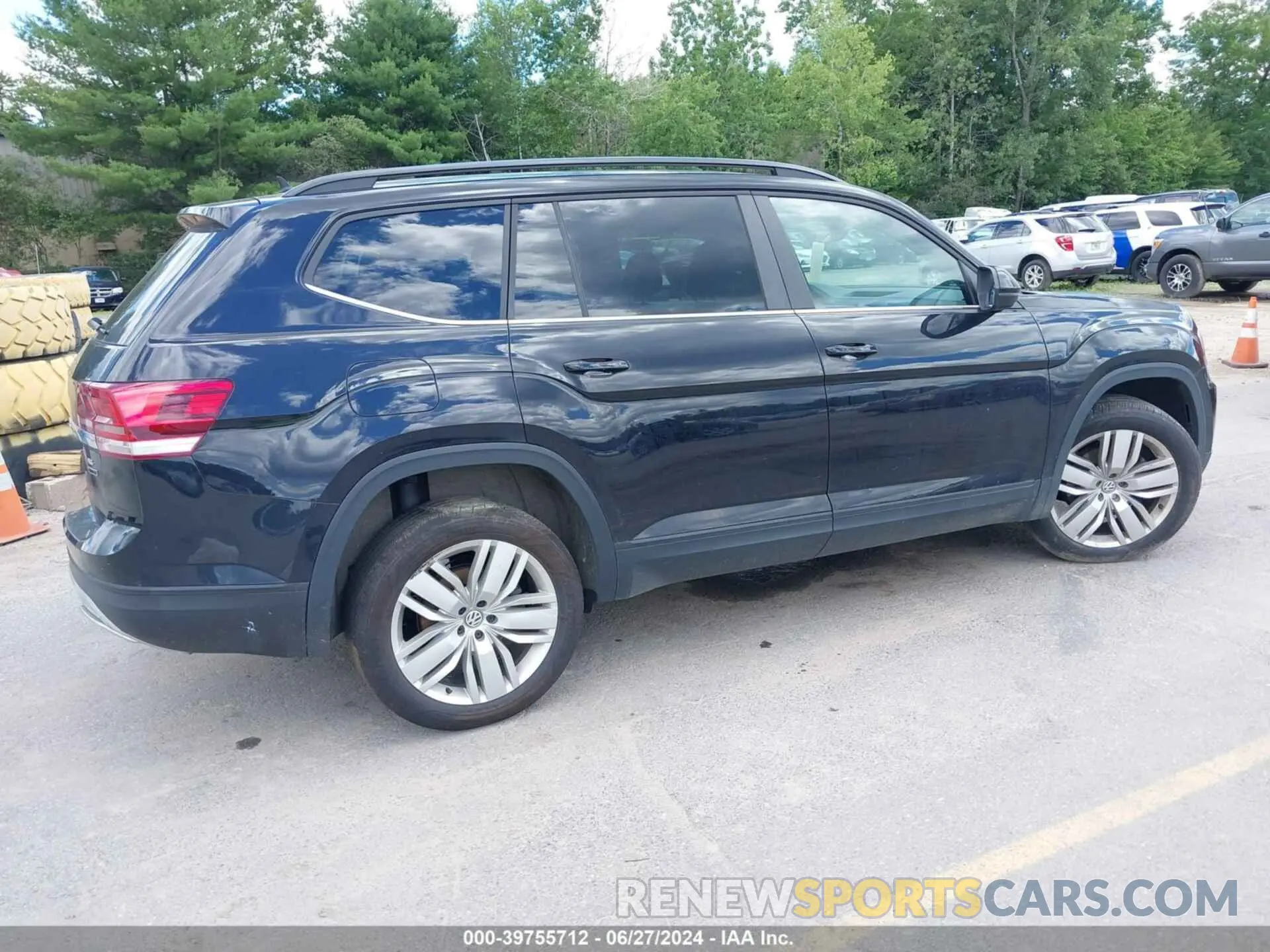 4 Photograph of a damaged car 1V2UR2CA7LC504330 VOLKSWAGEN ATLAS 2020