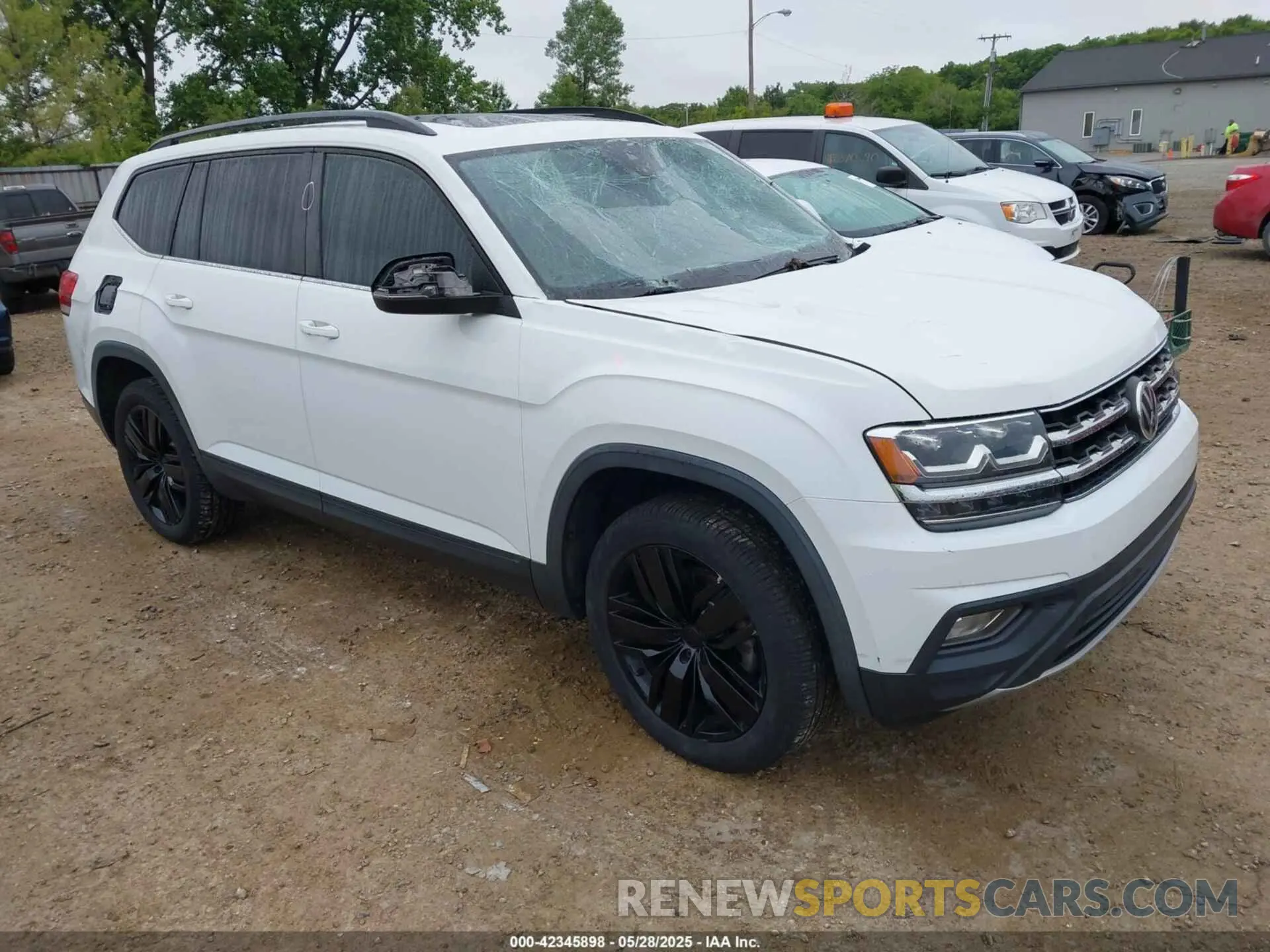 1 Photograph of a damaged car 1V2WR2CA6LC502996 VOLKSWAGEN ATLAS 2020