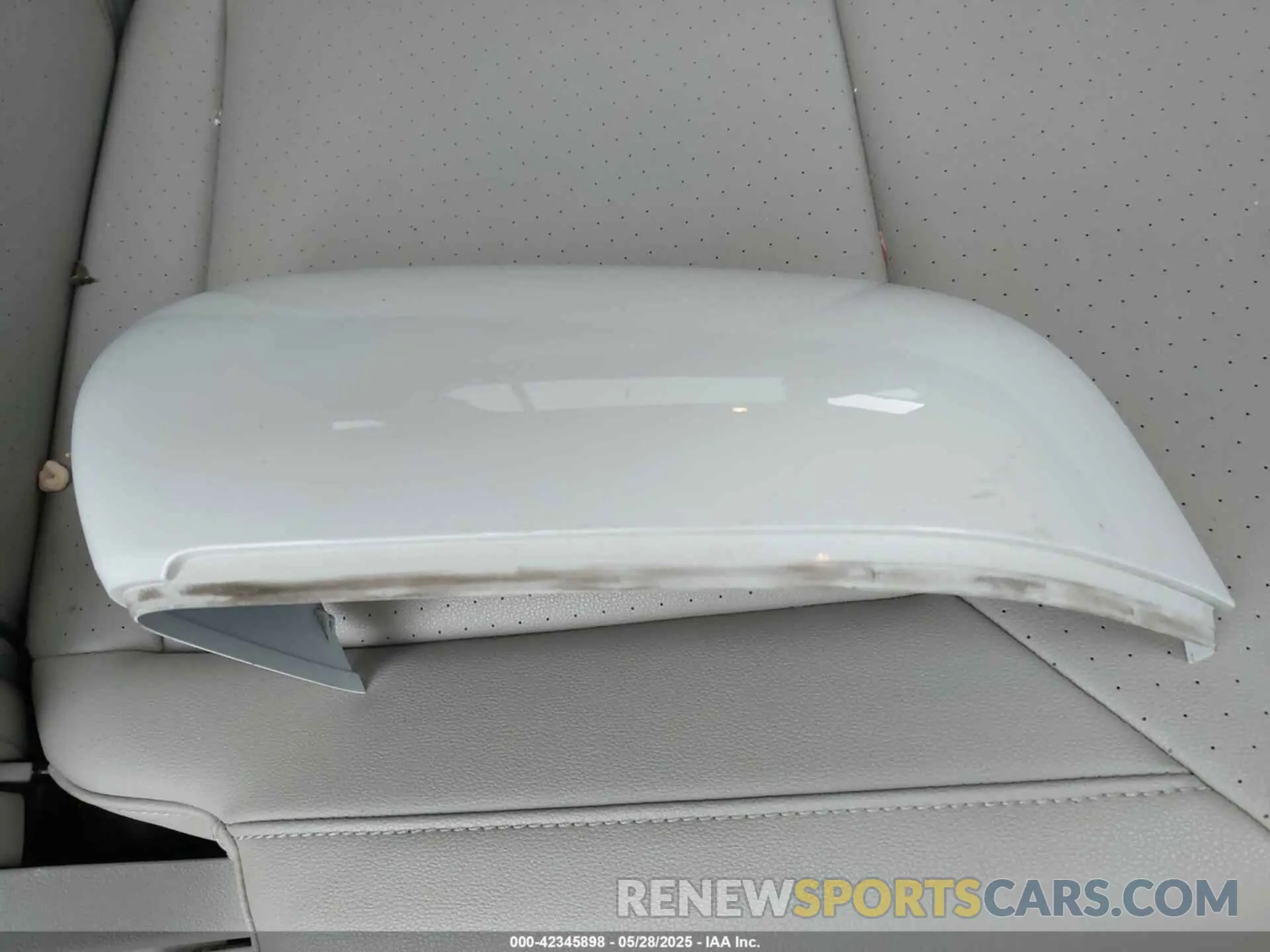 12 Photograph of a damaged car 1V2WR2CA6LC502996 VOLKSWAGEN ATLAS 2020