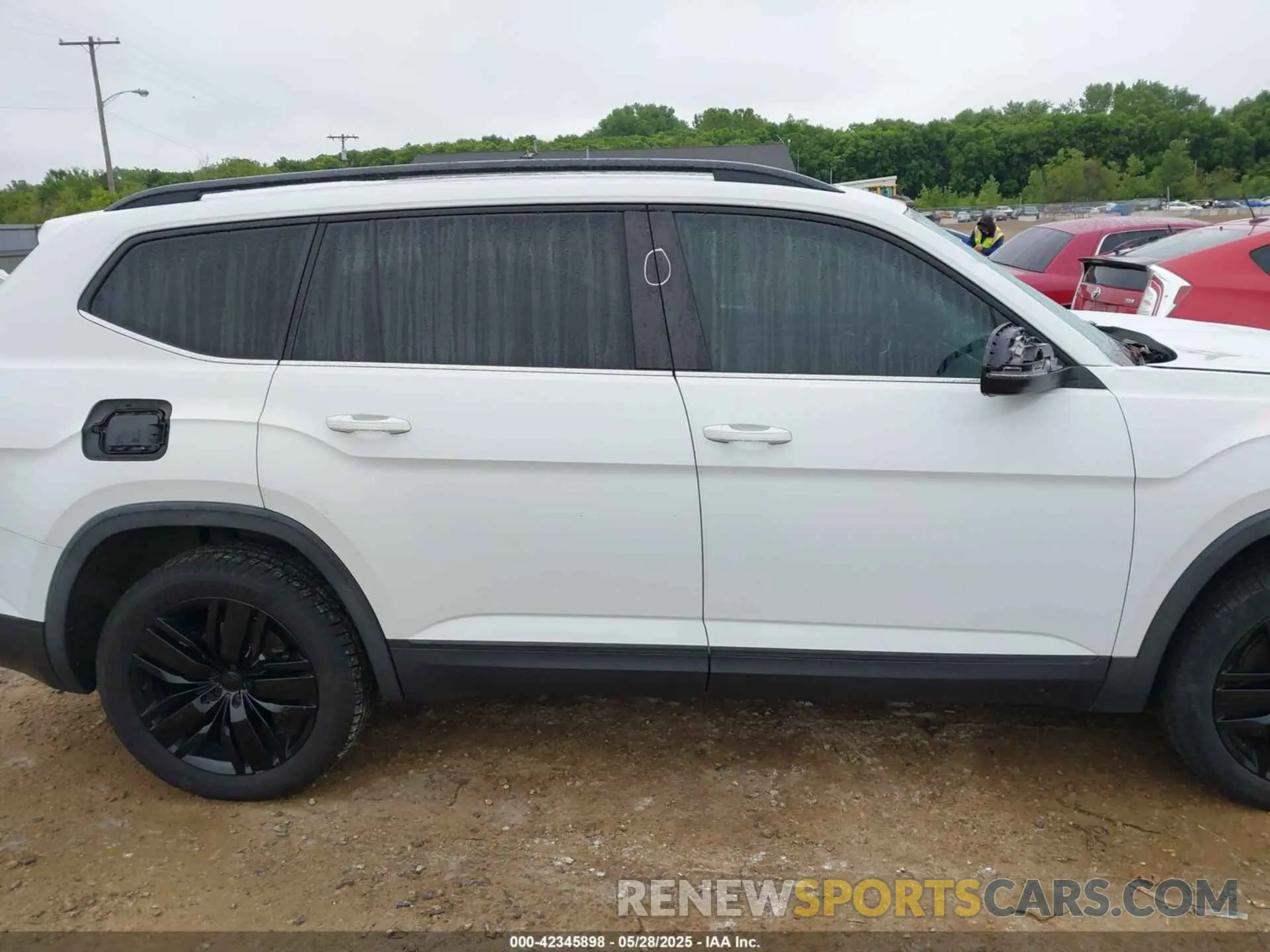 14 Photograph of a damaged car 1V2WR2CA6LC502996 VOLKSWAGEN ATLAS 2020