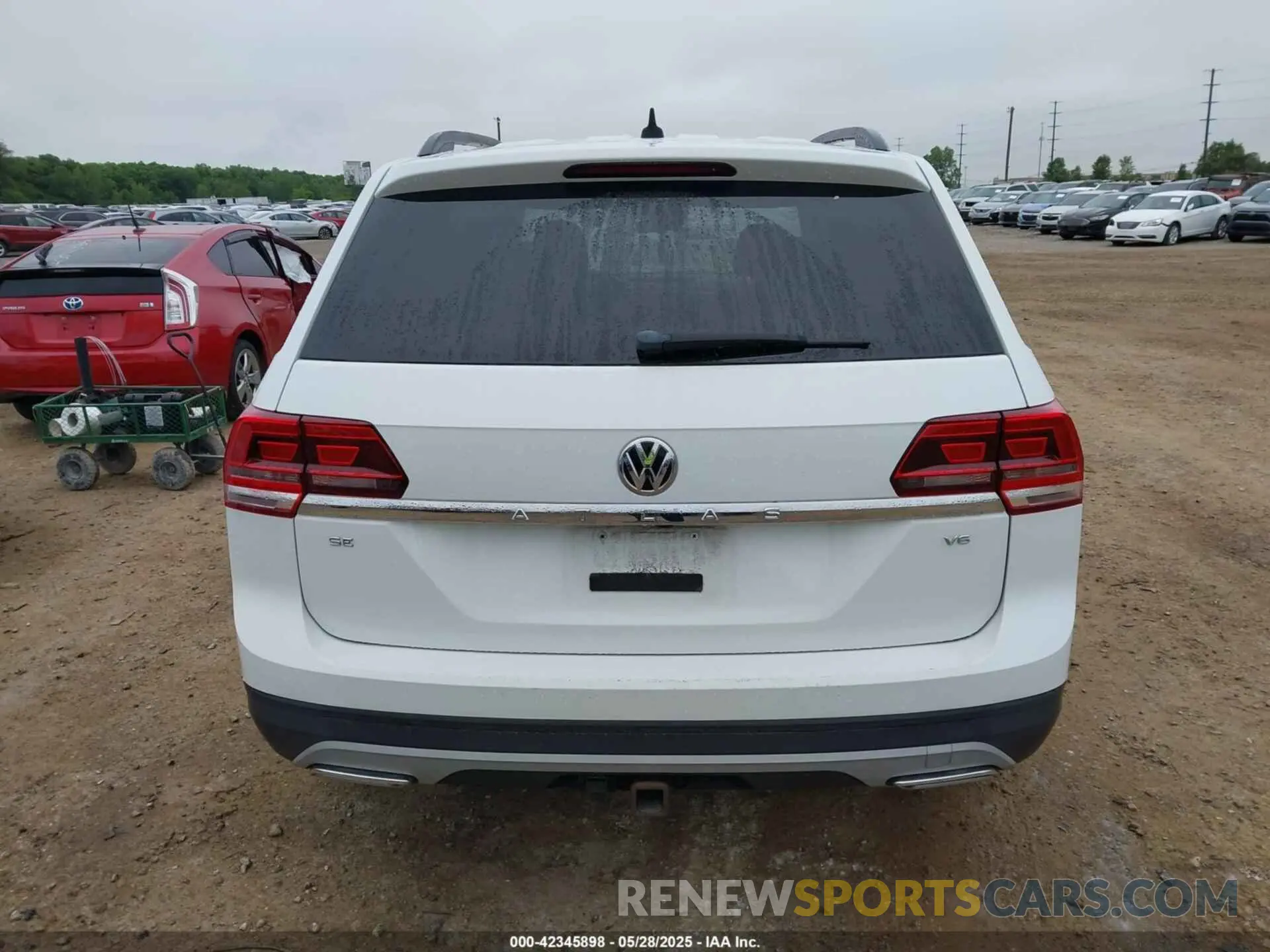 17 Photograph of a damaged car 1V2WR2CA6LC502996 VOLKSWAGEN ATLAS 2020