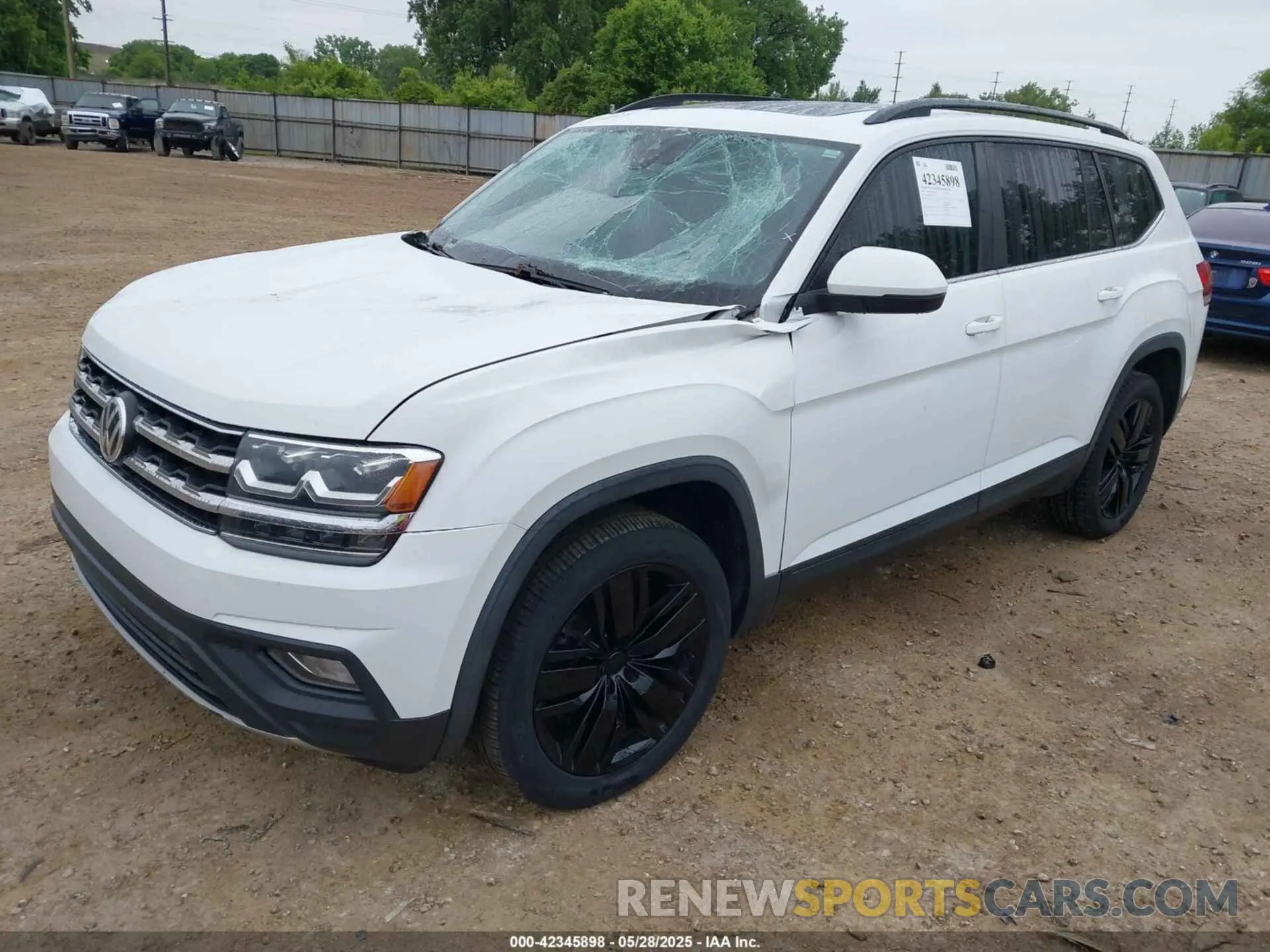 2 Photograph of a damaged car 1V2WR2CA6LC502996 VOLKSWAGEN ATLAS 2020