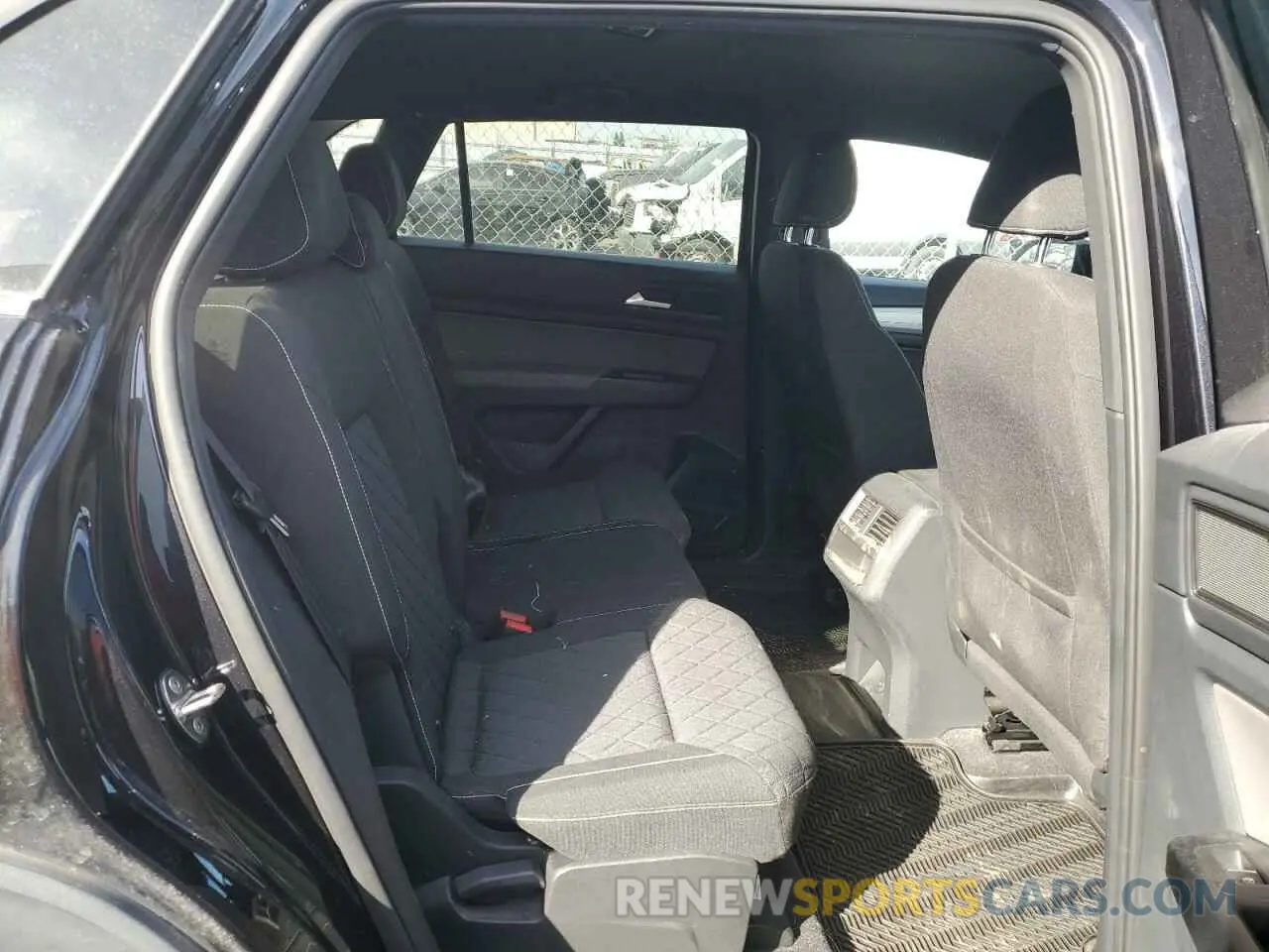 11 Photograph of a damaged car 1V2AC2CA6MC210262 VOLKSWAGEN ATLAS 2021