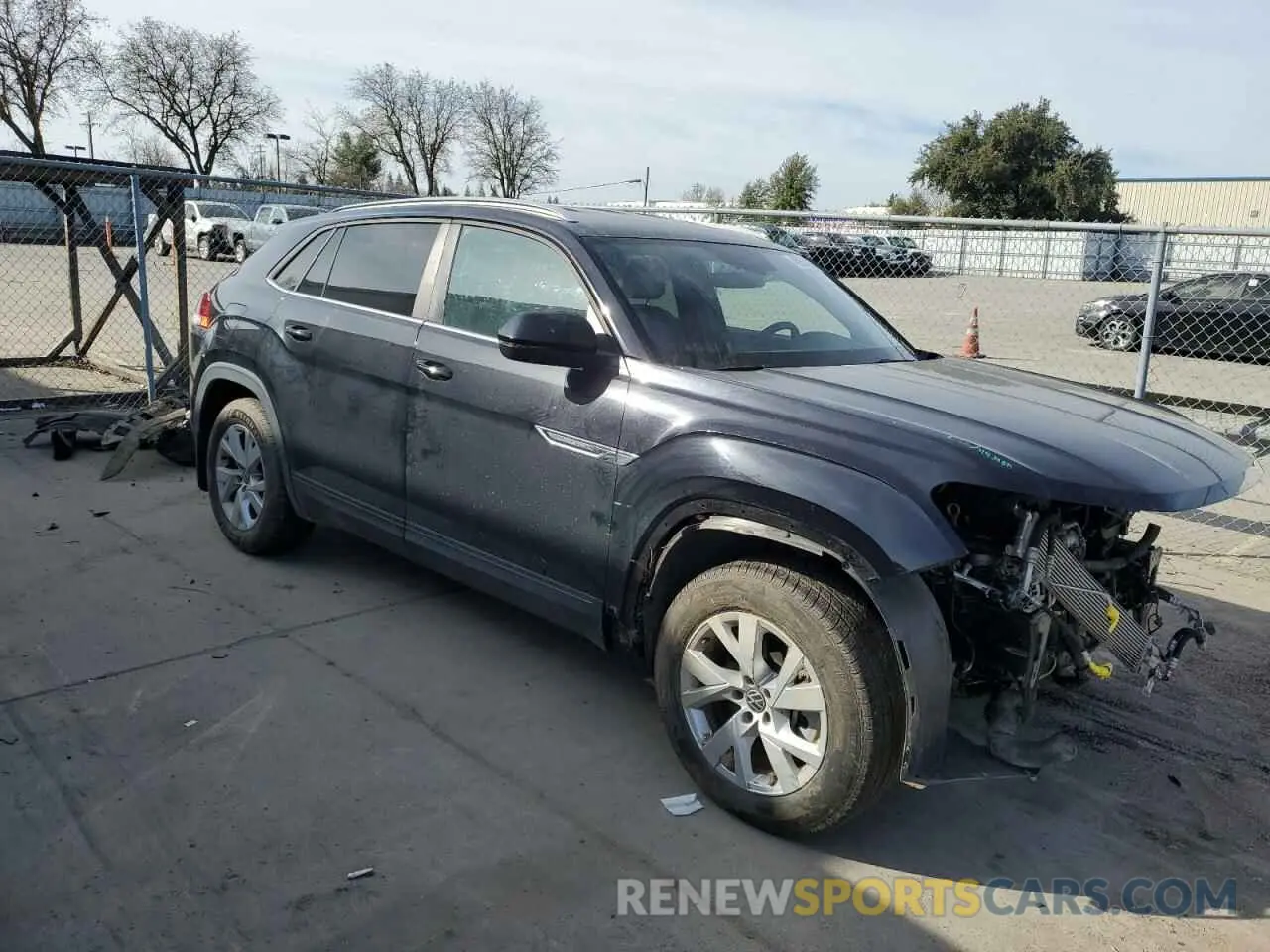 4 Photograph of a damaged car 1V2AC2CA6MC210262 VOLKSWAGEN ATLAS 2021