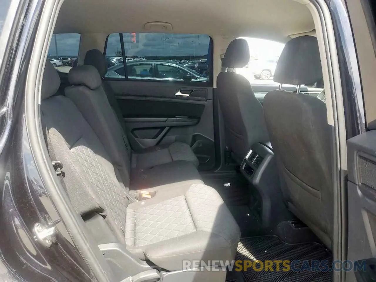11 Photograph of a damaged car 1V2AP2CA2MC501698 VOLKSWAGEN ATLAS 2021
