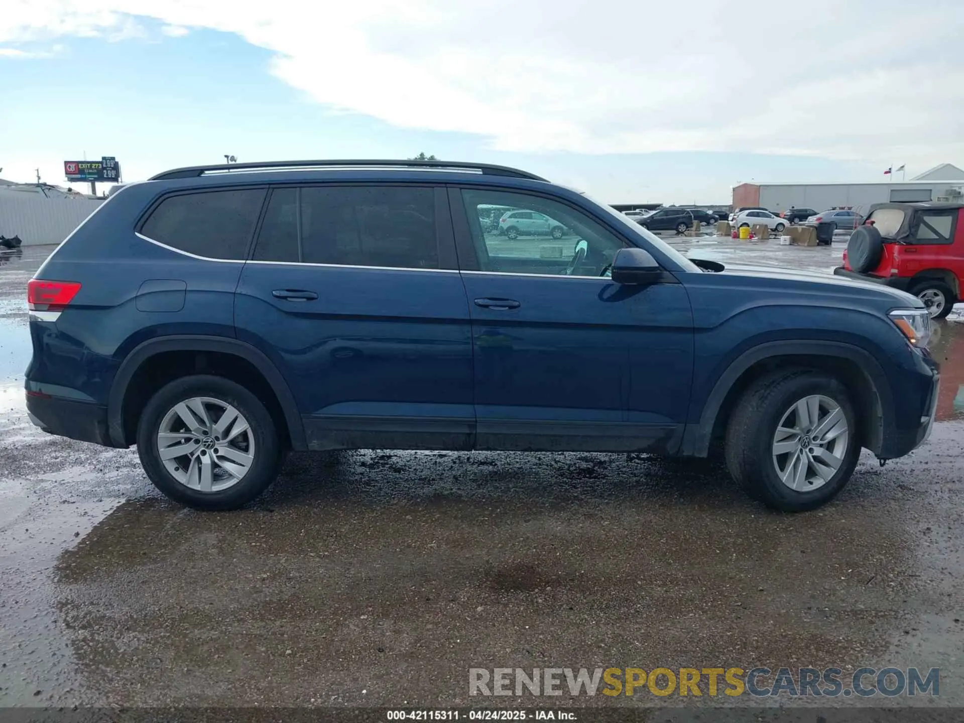 13 Photograph of a damaged car 1V2AP2CA4MC562633 VOLKSWAGEN ATLAS 2021