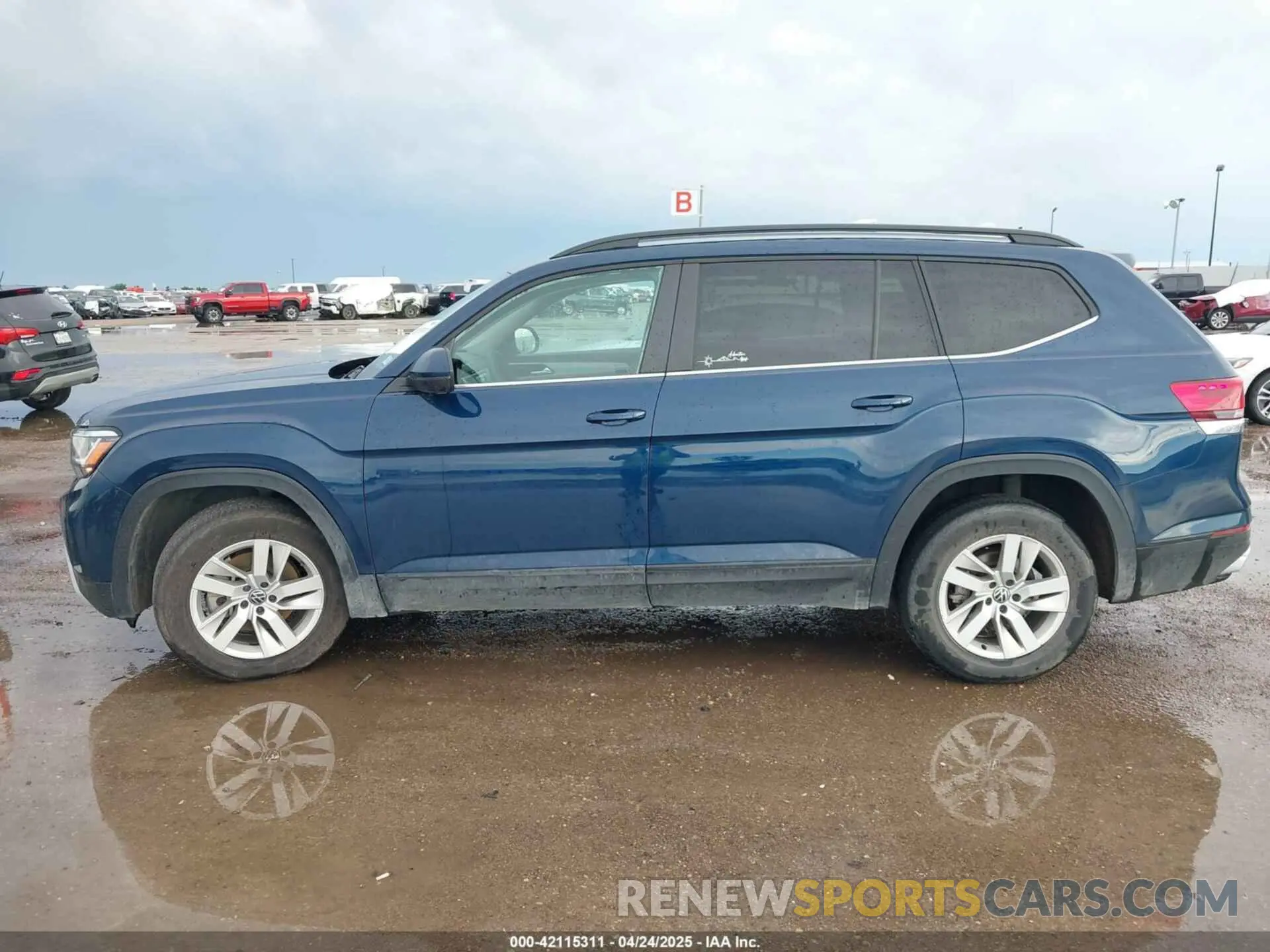 14 Photograph of a damaged car 1V2AP2CA4MC562633 VOLKSWAGEN ATLAS 2021