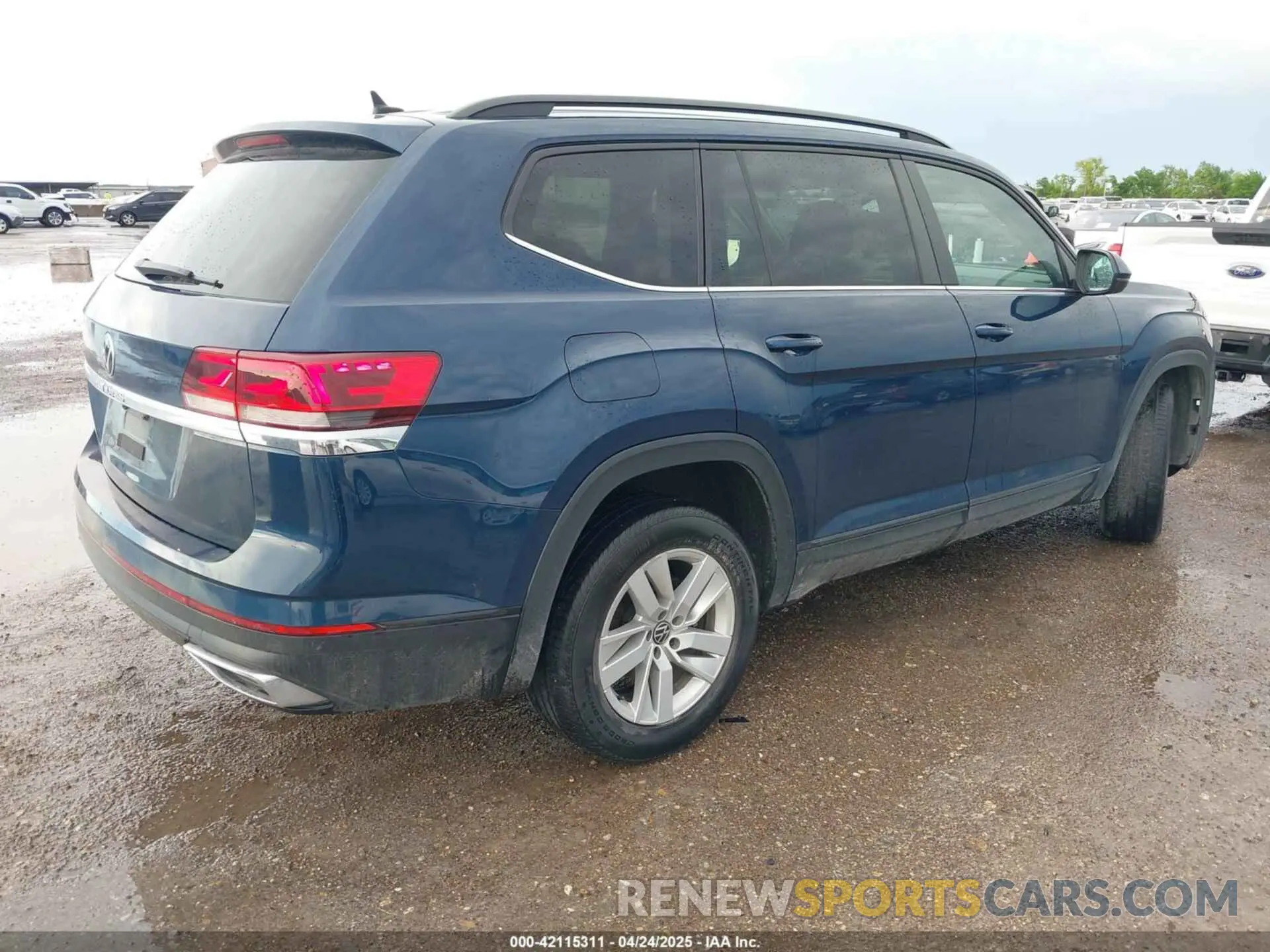 4 Photograph of a damaged car 1V2AP2CA4MC562633 VOLKSWAGEN ATLAS 2021