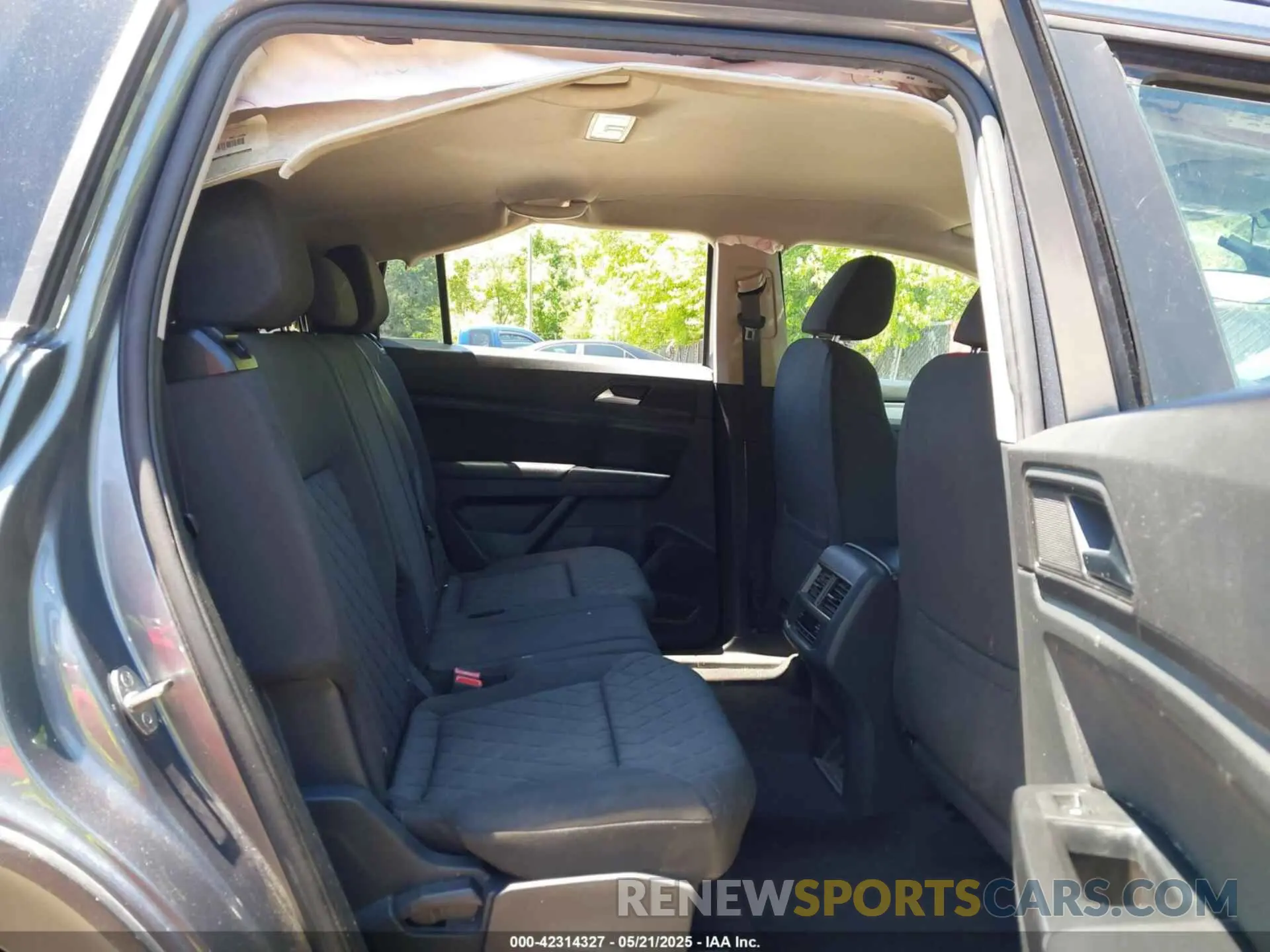 8 Photograph of a damaged car 1V2AP2CA6MC522456 VOLKSWAGEN ATLAS 2021