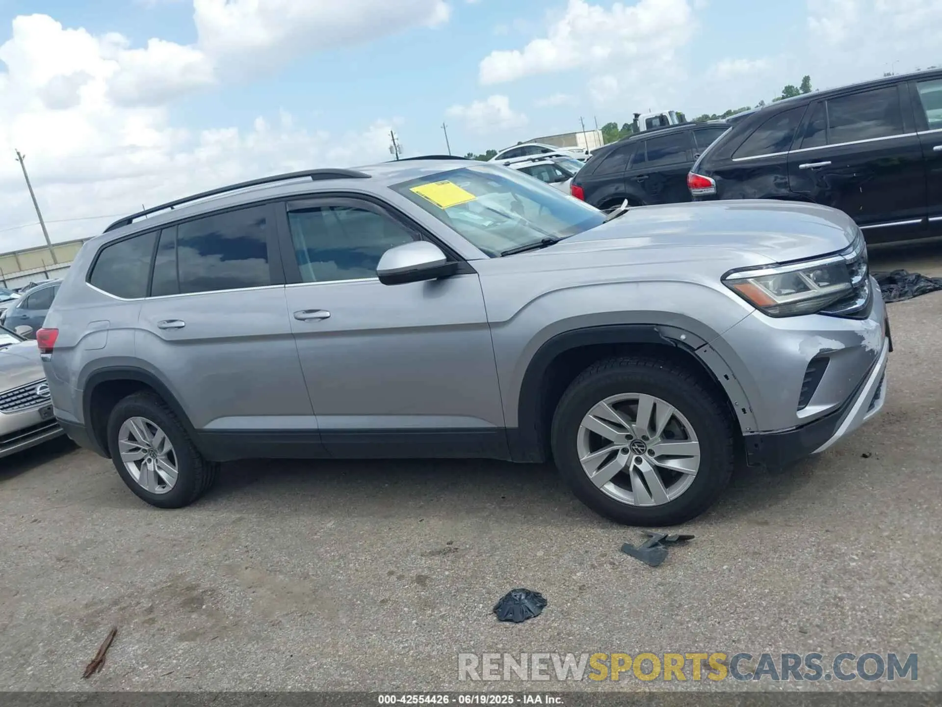 12 Photograph of a damaged car 1V2AP2CA8MC505285 VOLKSWAGEN ATLAS 2021