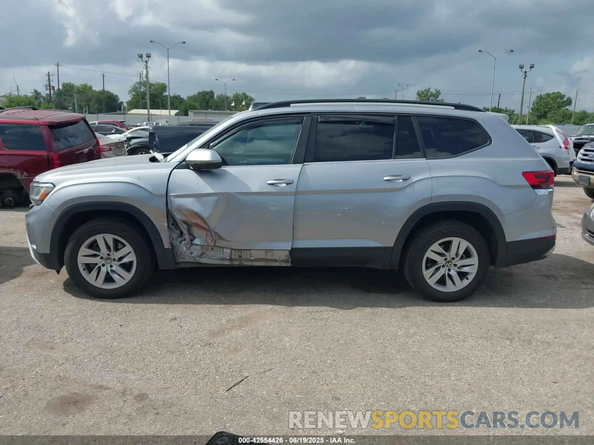 13 Photograph of a damaged car 1V2AP2CA8MC505285 VOLKSWAGEN ATLAS 2021