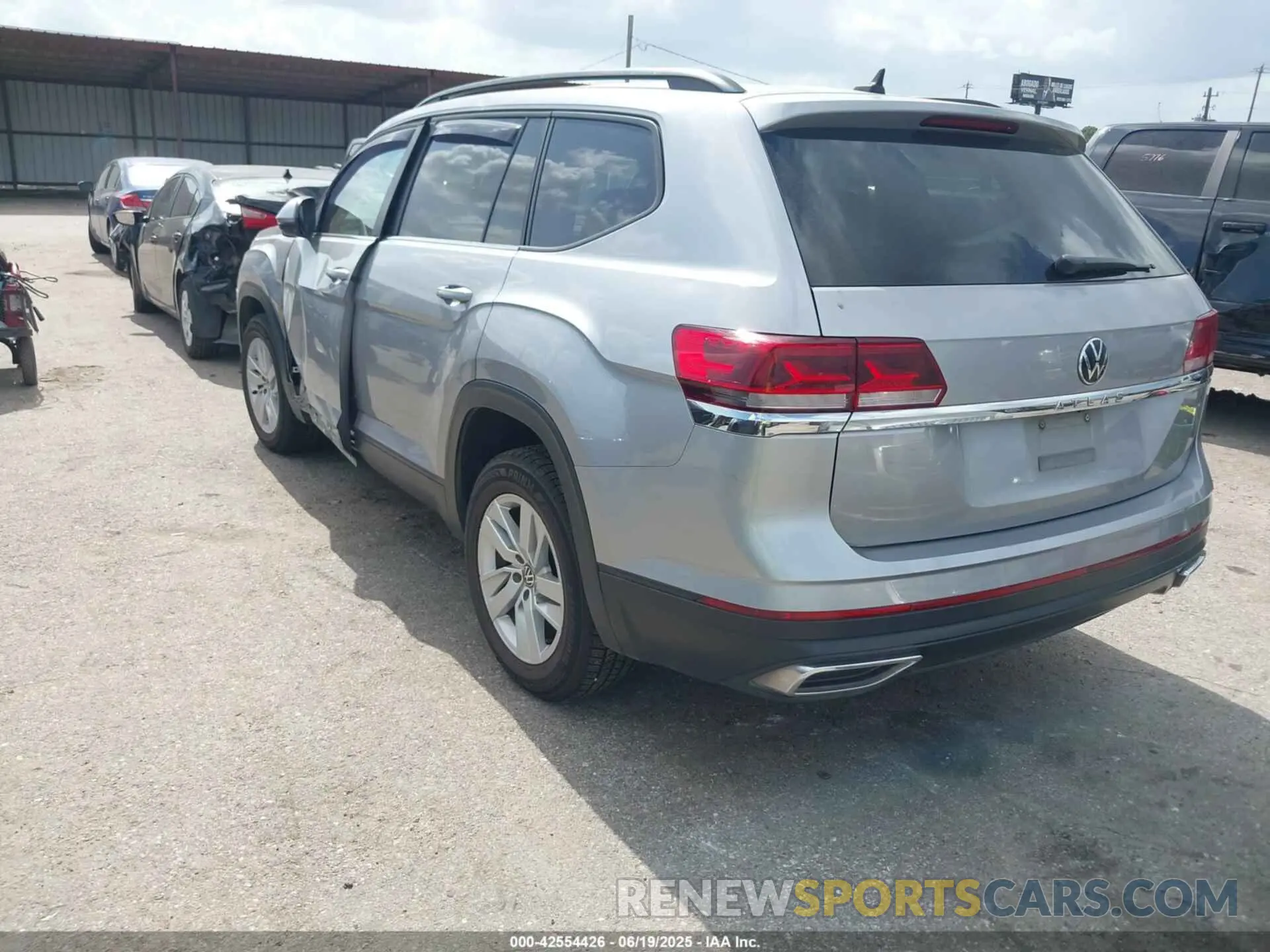 3 Photograph of a damaged car 1V2AP2CA8MC505285 VOLKSWAGEN ATLAS 2021