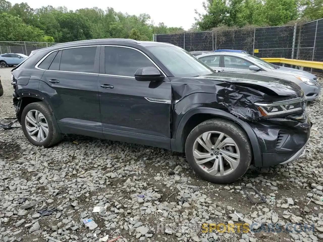 4 Photograph of a damaged car 1V2BE2CA7MC213069 VOLKSWAGEN ATLAS 2021