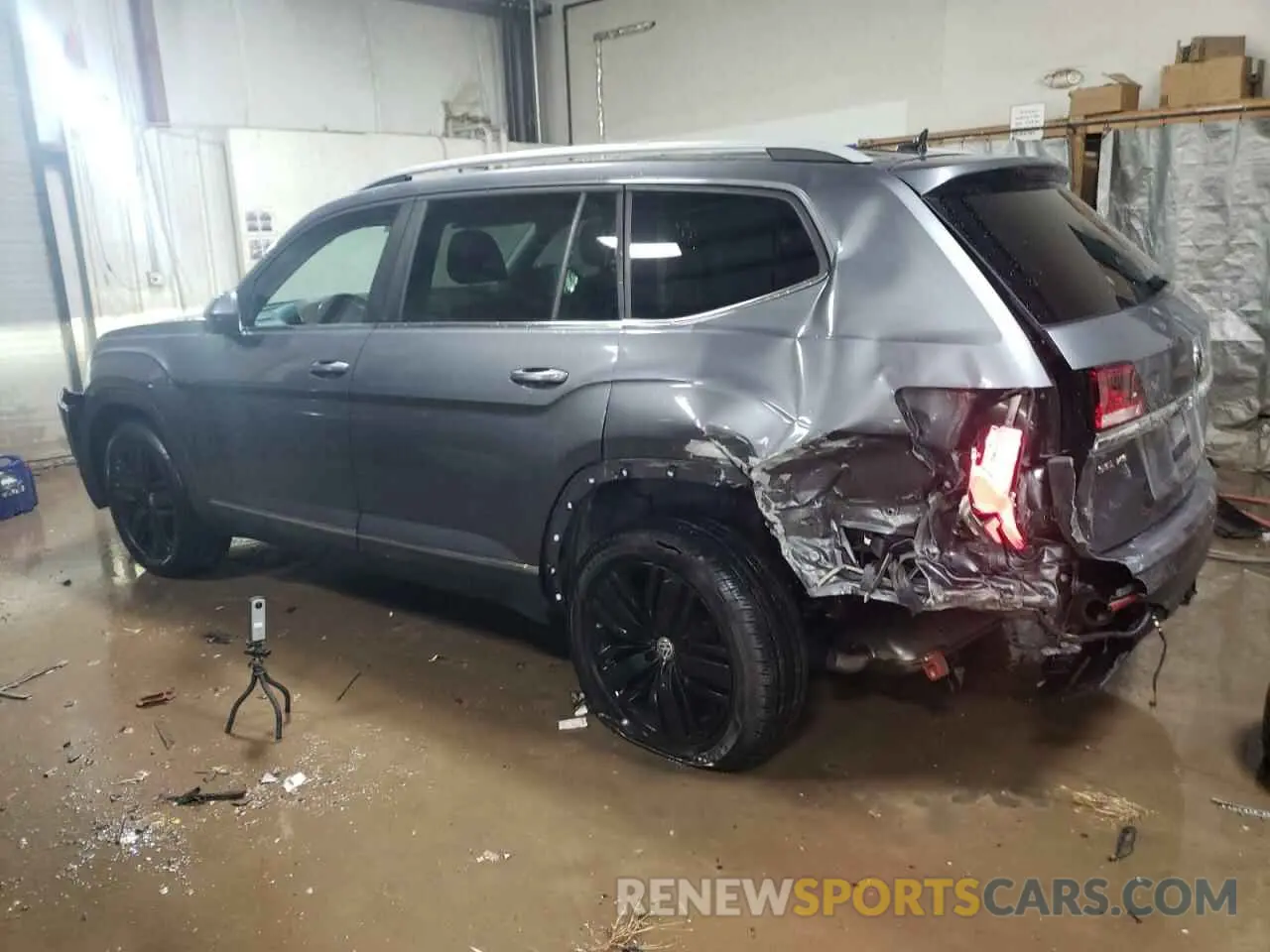 2 Photograph of a damaged car 1V2BR2CA0MC510897 VOLKSWAGEN ATLAS 2021