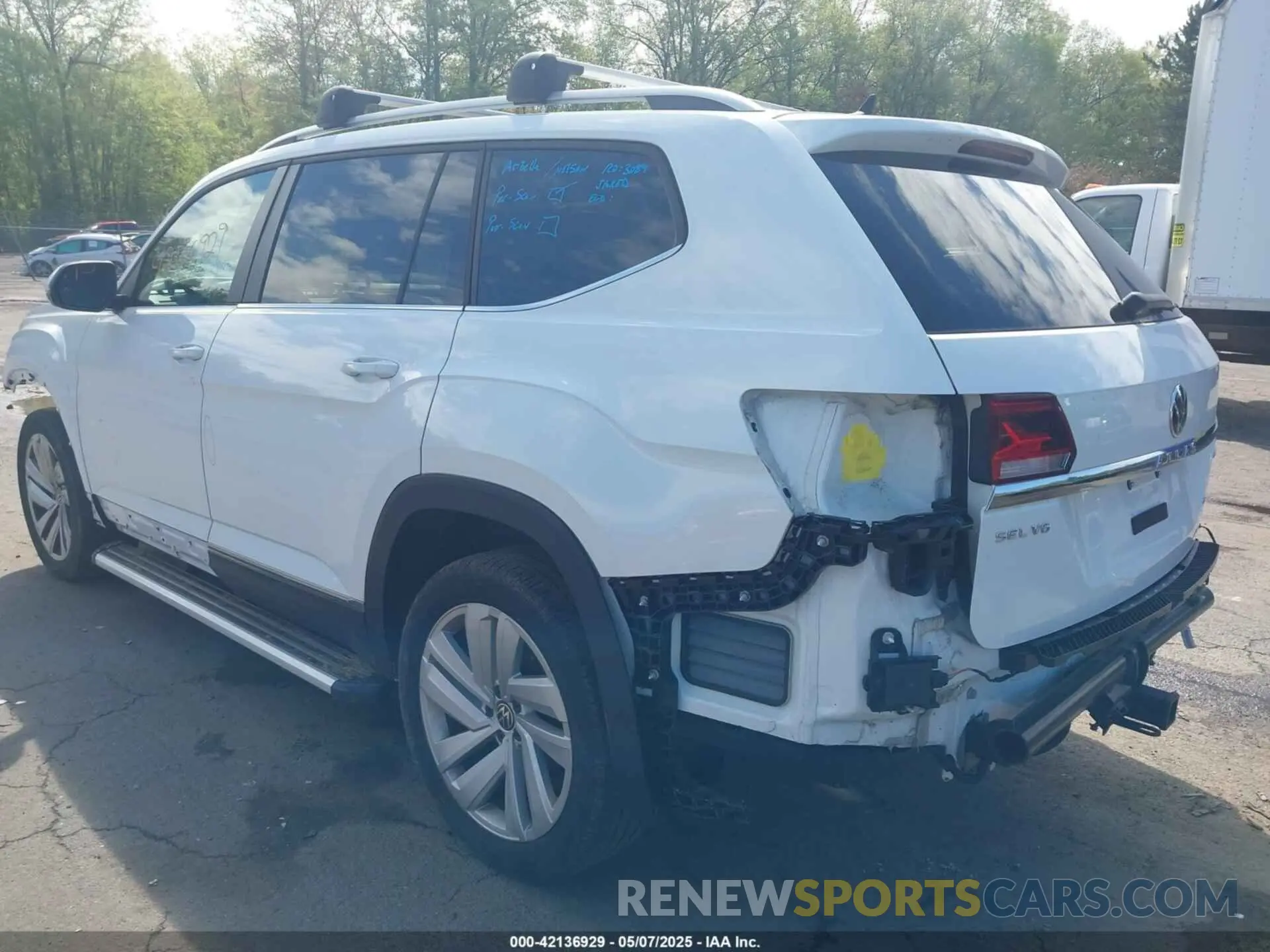 3 Photograph of a damaged car 1V2BR2CA5MC523418 VOLKSWAGEN ATLAS 2021