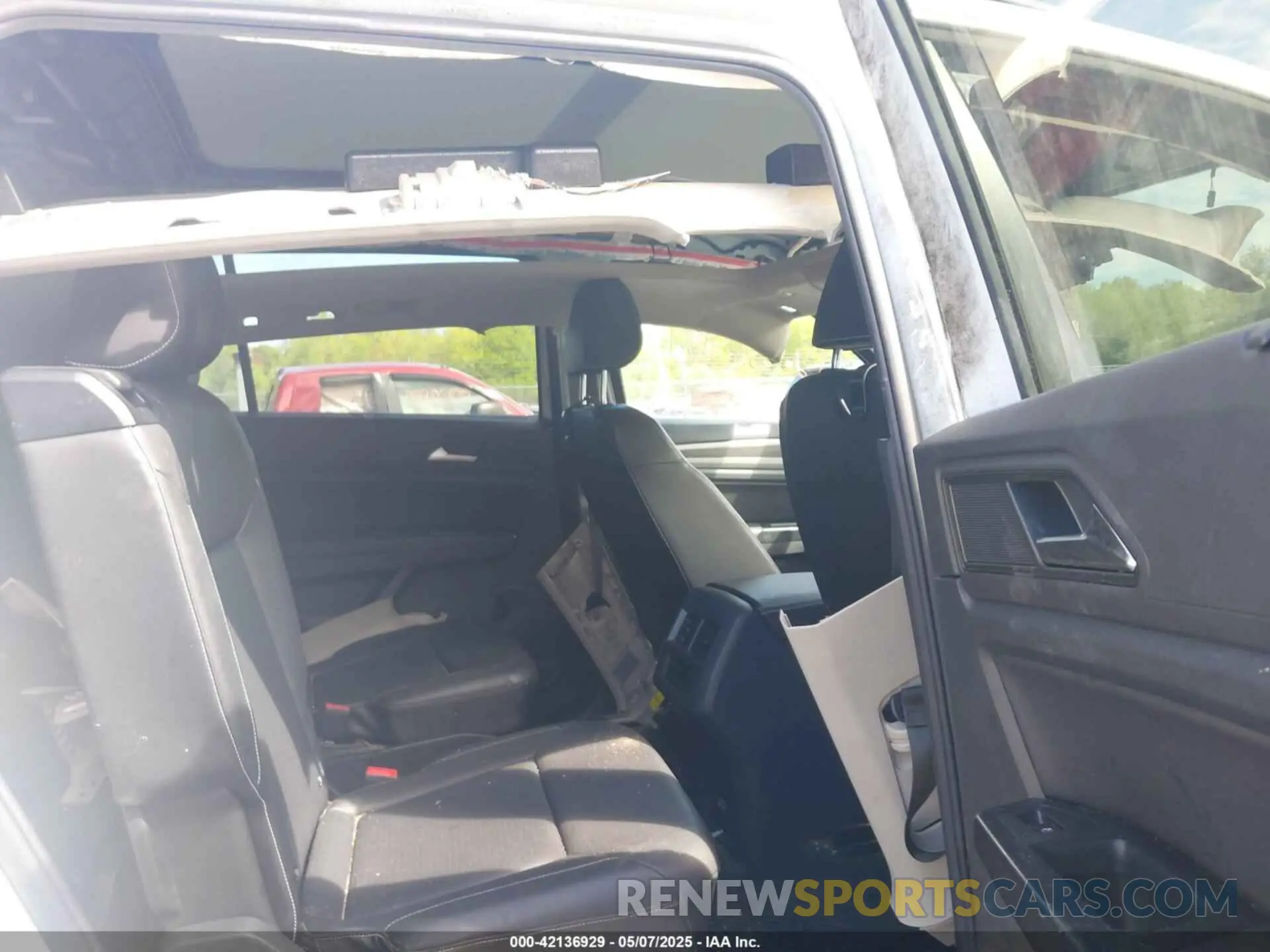 8 Photograph of a damaged car 1V2BR2CA5MC523418 VOLKSWAGEN ATLAS 2021