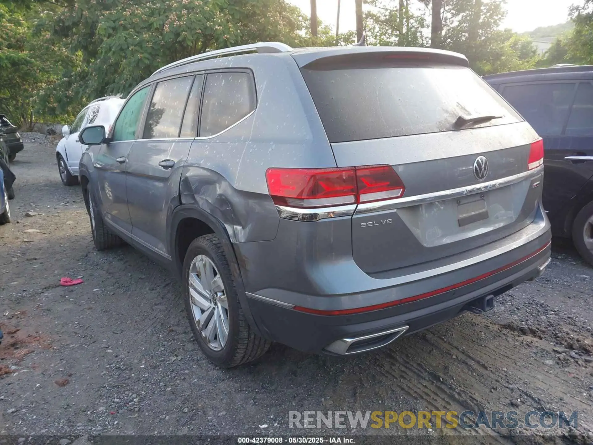3 Photograph of a damaged car 1V2BR2CA8MC577991 VOLKSWAGEN ATLAS 2021