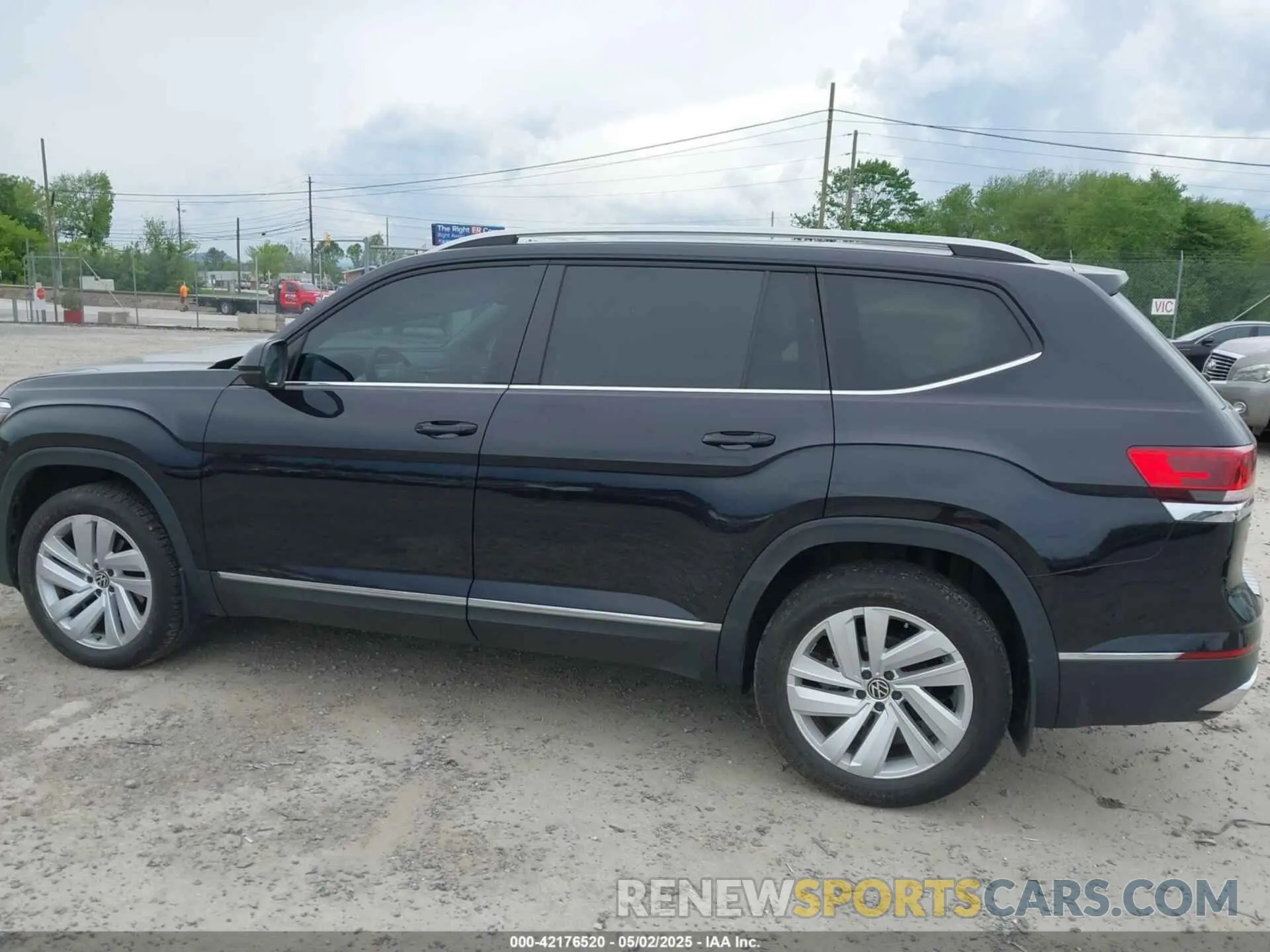 14 Photograph of a damaged car 1V2BR2CA9MC576221 VOLKSWAGEN ATLAS 2021