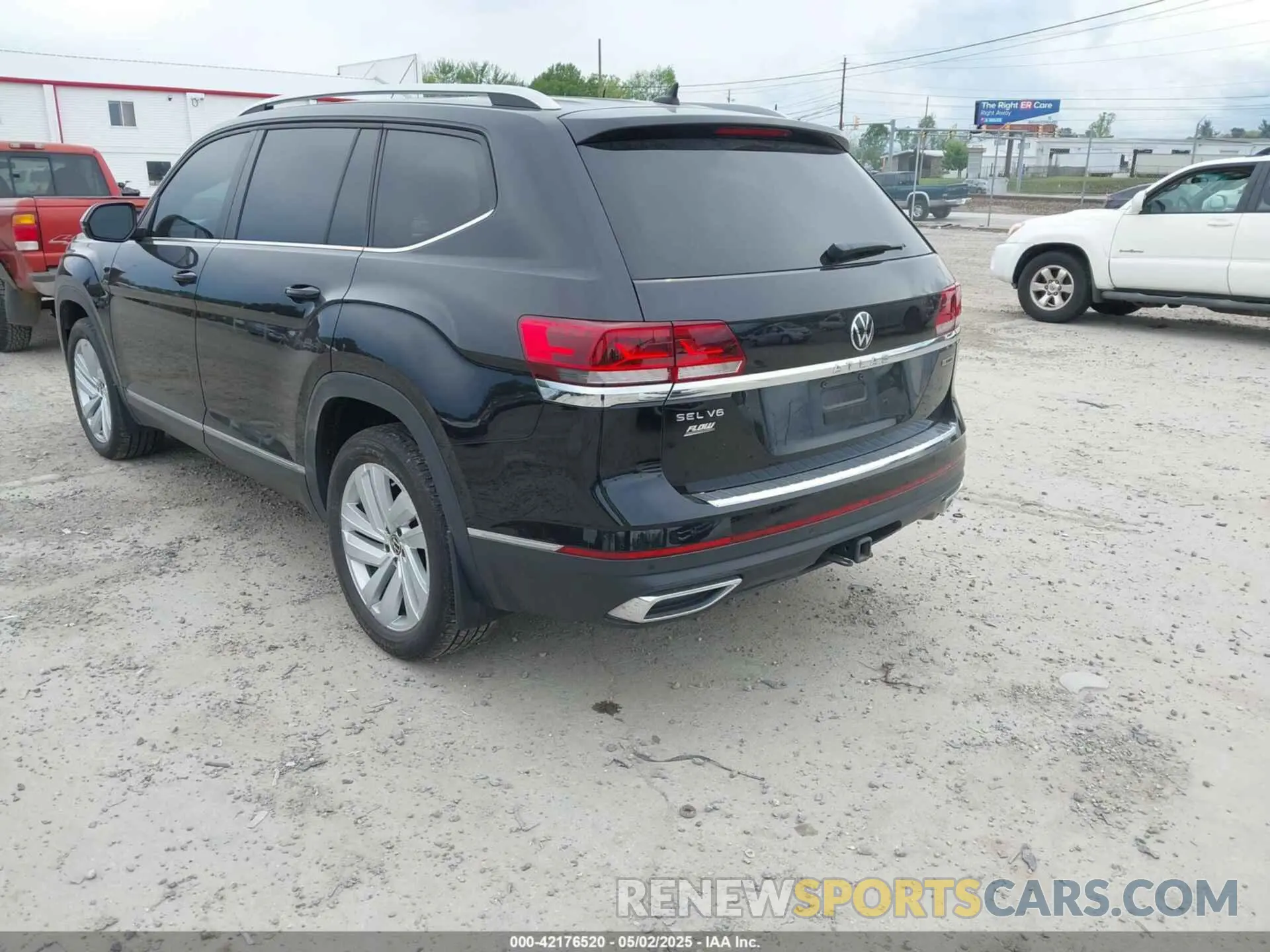3 Photograph of a damaged car 1V2BR2CA9MC576221 VOLKSWAGEN ATLAS 2021
