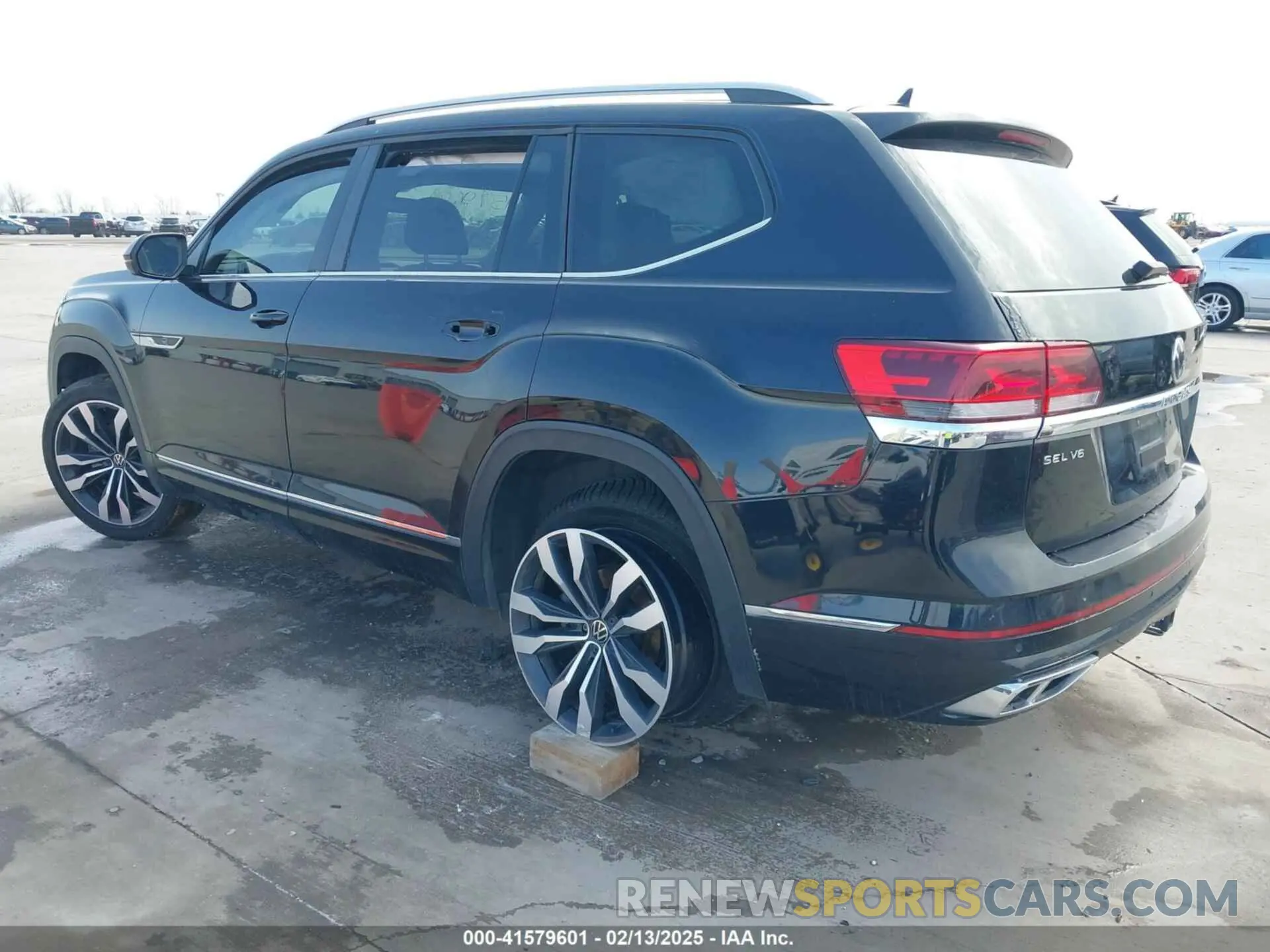 3 Photograph of a damaged car 1V2CR2CA7MC599811 VOLKSWAGEN ATLAS 2021