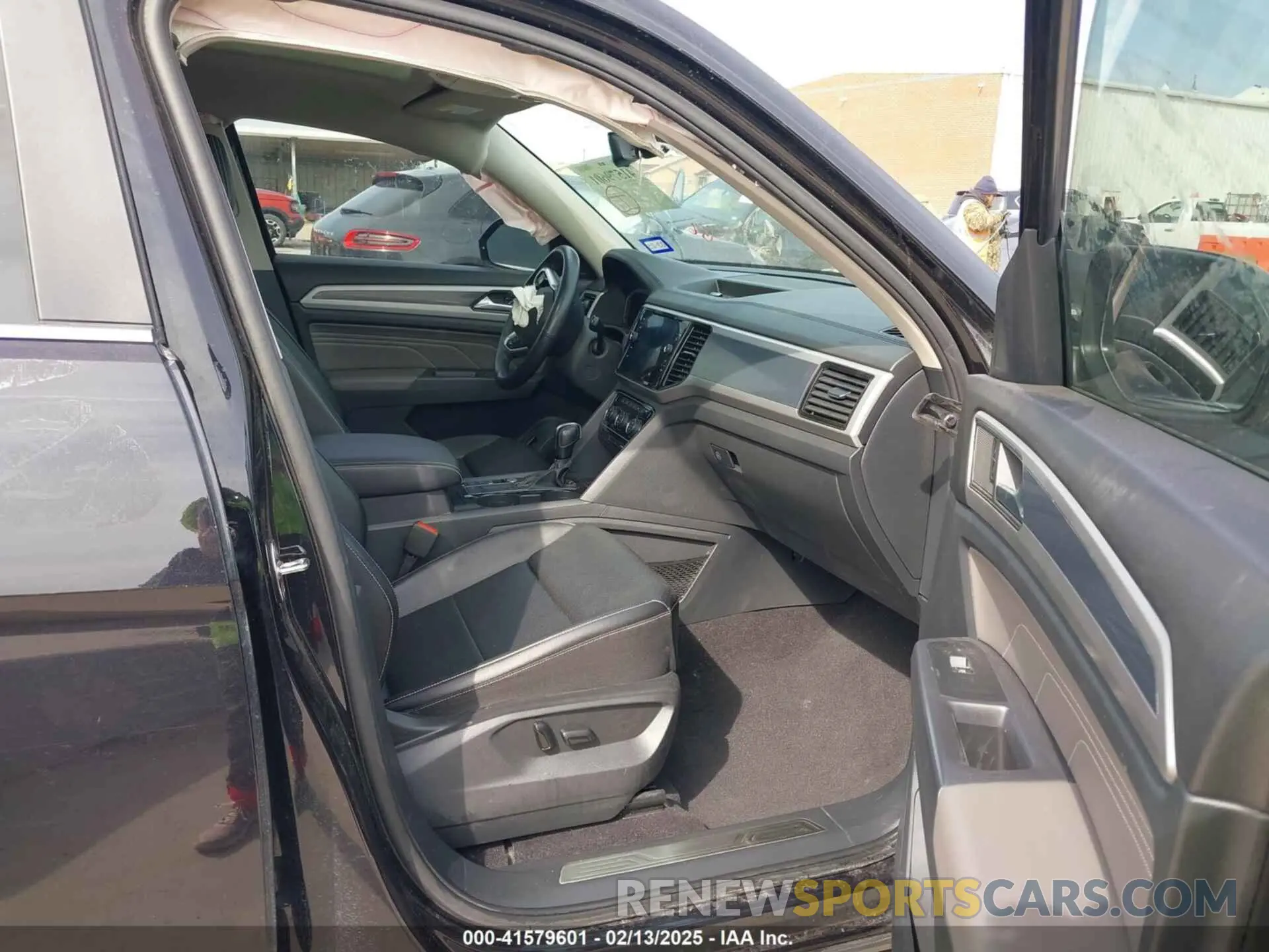 5 Photograph of a damaged car 1V2CR2CA7MC599811 VOLKSWAGEN ATLAS 2021