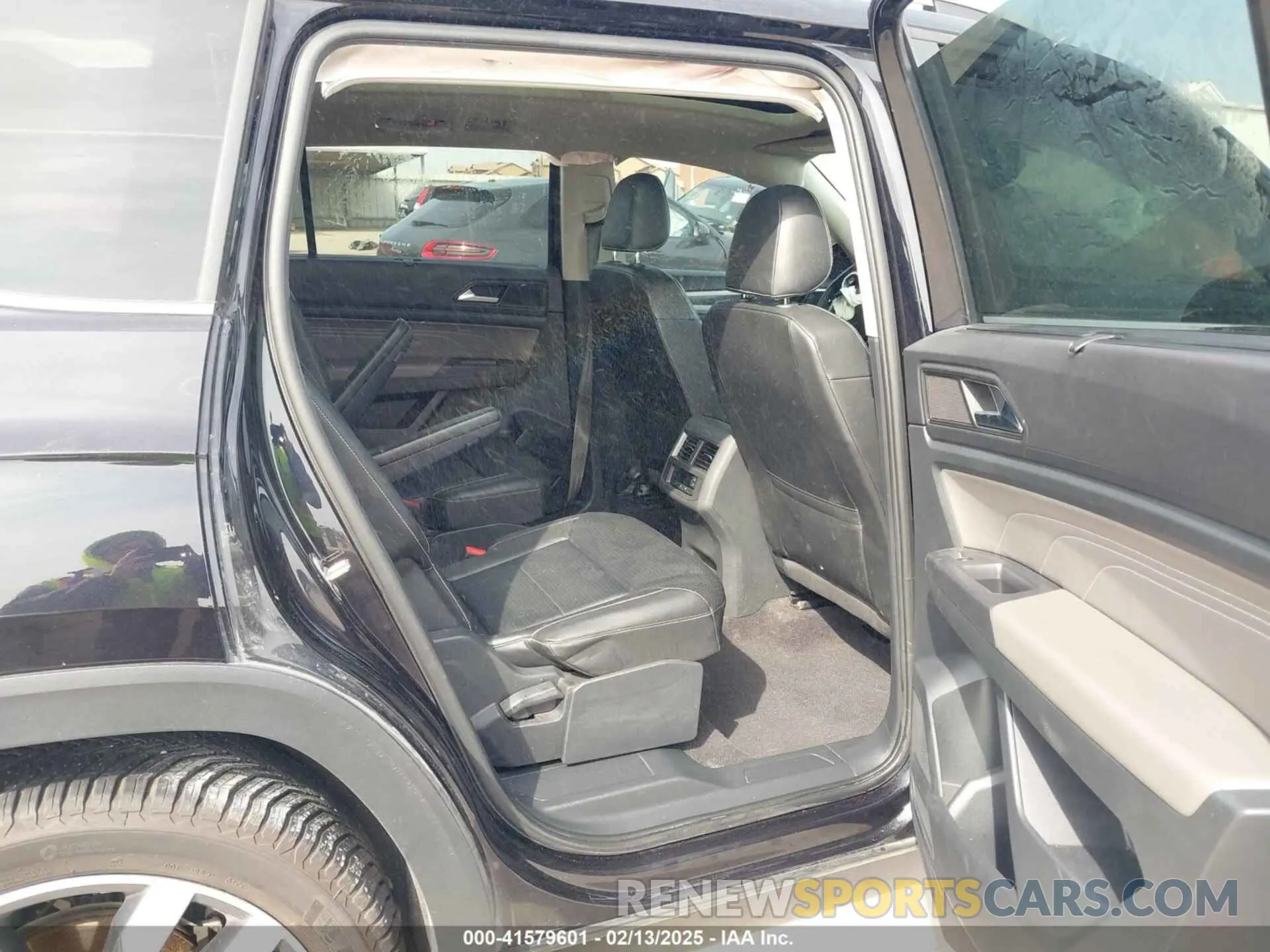 8 Photograph of a damaged car 1V2CR2CA7MC599811 VOLKSWAGEN ATLAS 2021