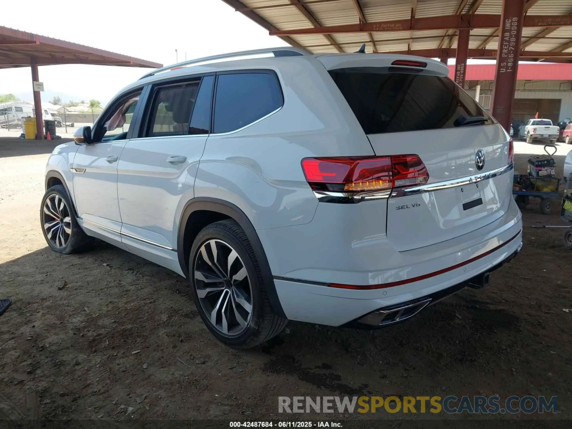 3 Photograph of a damaged car 1V2CR2CAXMC540915 VOLKSWAGEN ATLAS 2021