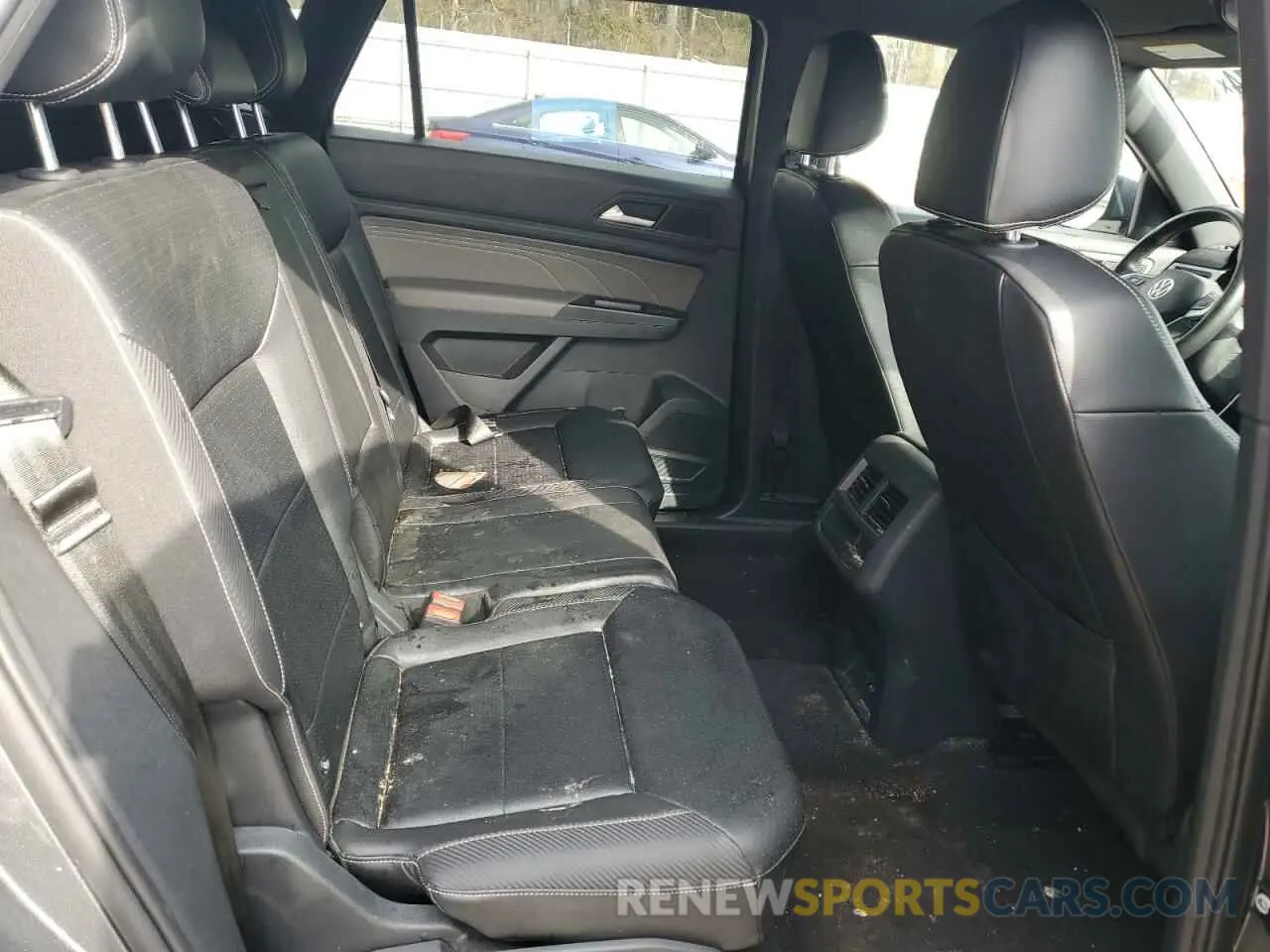 11 Photograph of a damaged car 1V2DC2CA3MC210703 VOLKSWAGEN ATLAS 2021