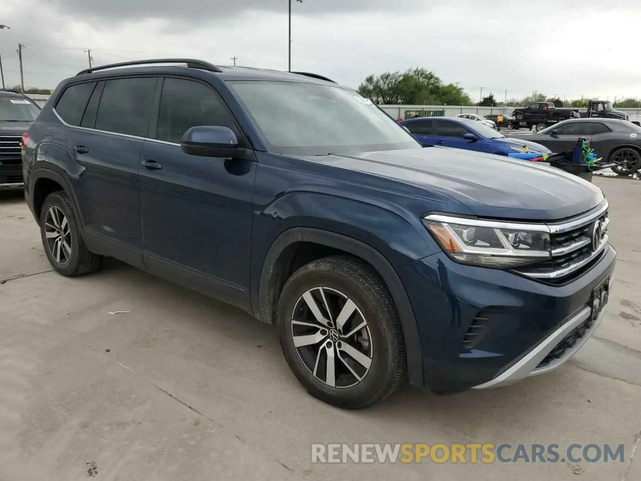 4 Photograph of a damaged car 1V2DP2CA2MC610241 VOLKSWAGEN ATLAS 2021