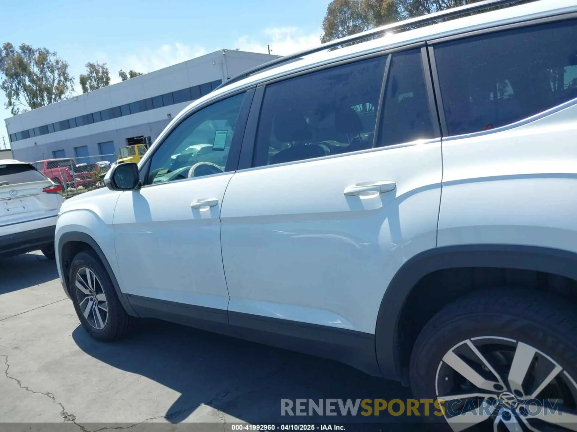 14 Photograph of a damaged car 1V2DP2CA5MC591104 VOLKSWAGEN ATLAS 2021