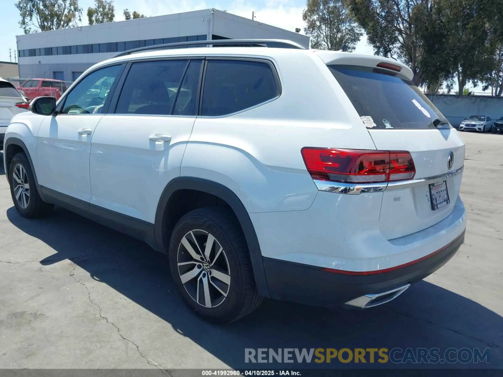 3 Photograph of a damaged car 1V2DP2CA5MC591104 VOLKSWAGEN ATLAS 2021