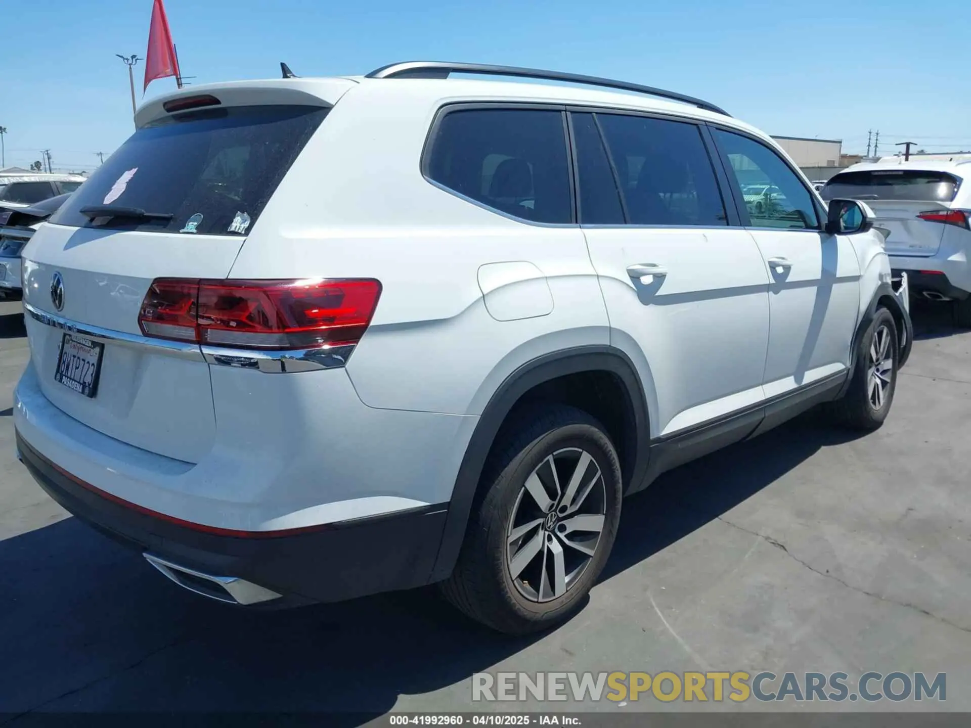 4 Photograph of a damaged car 1V2DP2CA5MC591104 VOLKSWAGEN ATLAS 2021