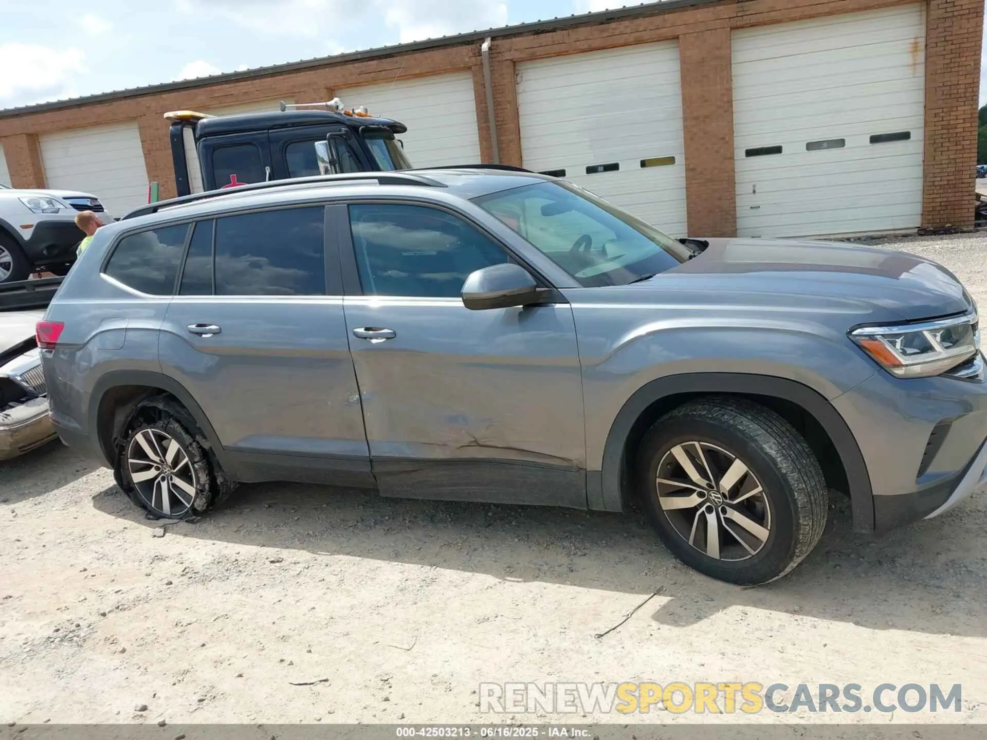 13 Photograph of a damaged car 1V2DP2CA6MC500115 VOLKSWAGEN ATLAS 2021