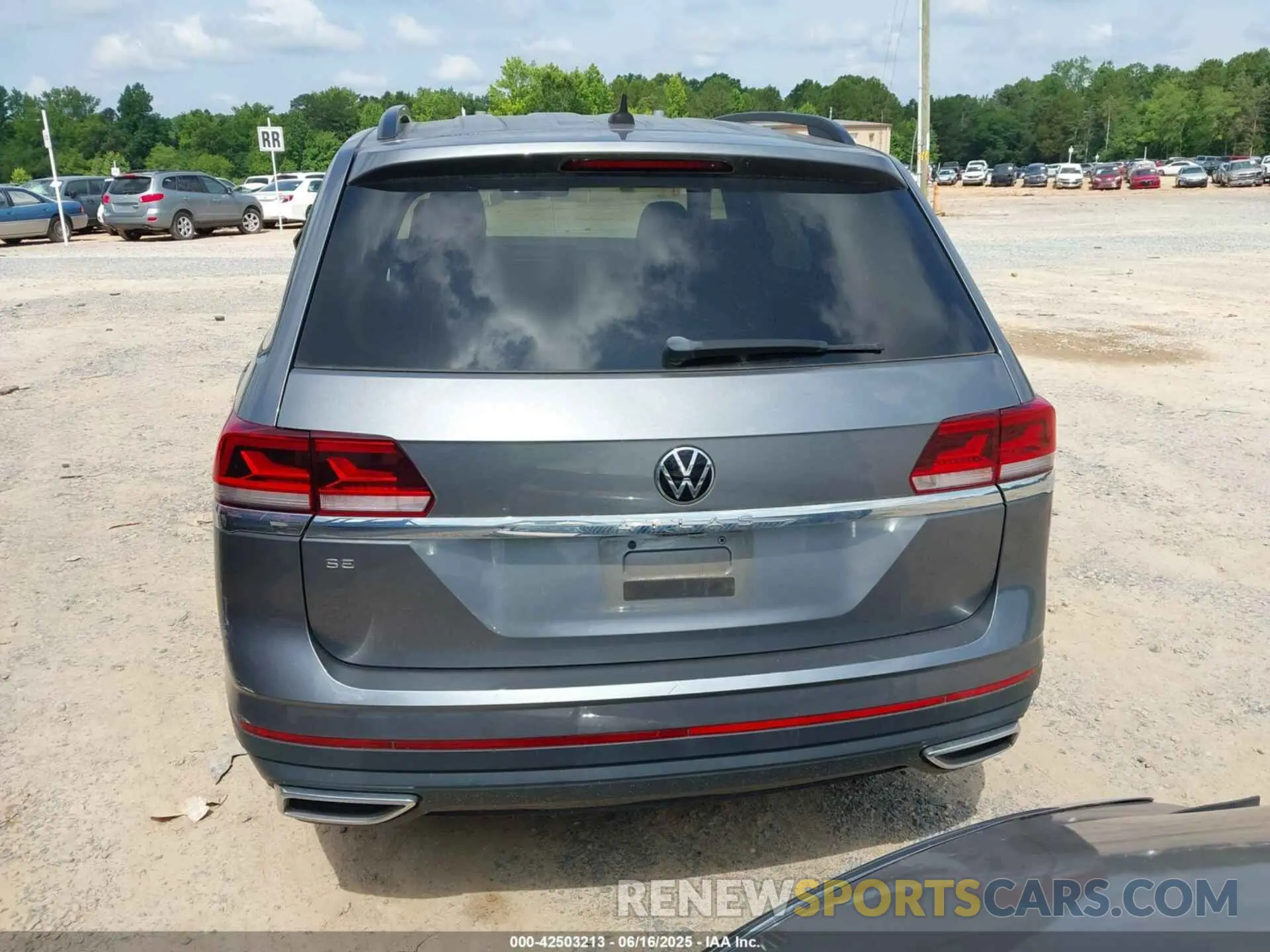16 Photograph of a damaged car 1V2DP2CA6MC500115 VOLKSWAGEN ATLAS 2021