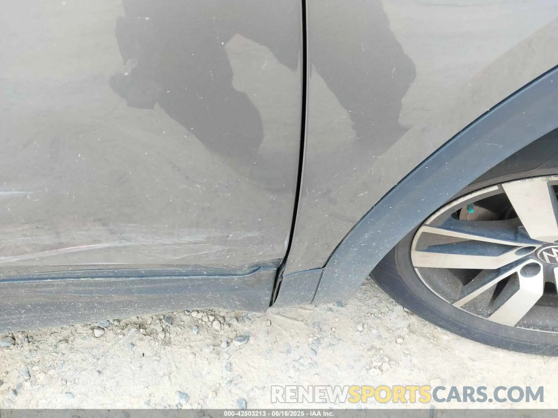 18 Photograph of a damaged car 1V2DP2CA6MC500115 VOLKSWAGEN ATLAS 2021