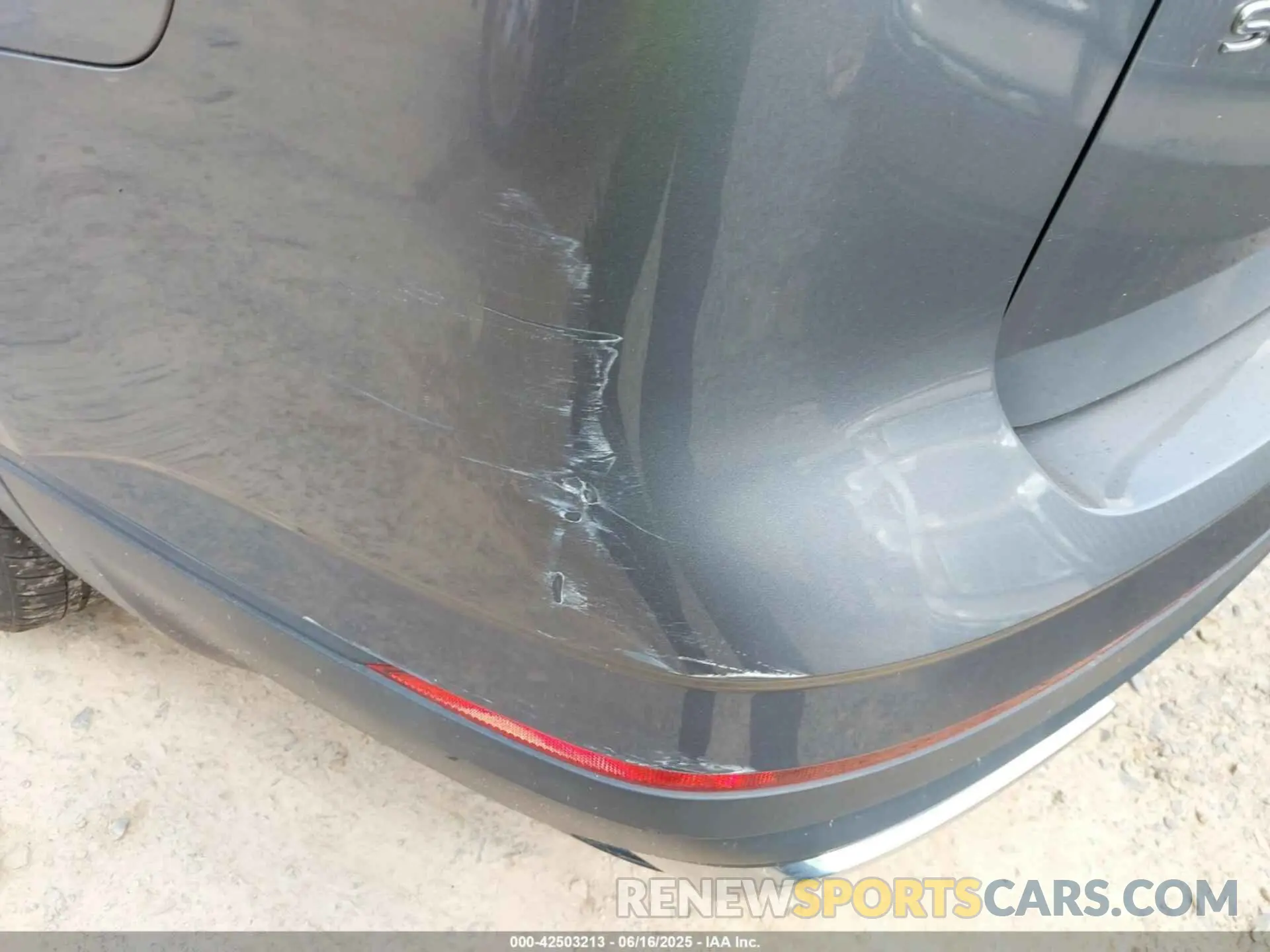 19 Photograph of a damaged car 1V2DP2CA6MC500115 VOLKSWAGEN ATLAS 2021