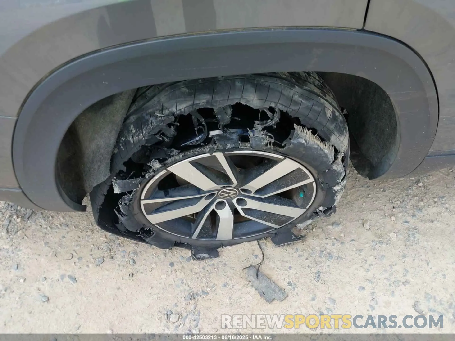 20 Photograph of a damaged car 1V2DP2CA6MC500115 VOLKSWAGEN ATLAS 2021