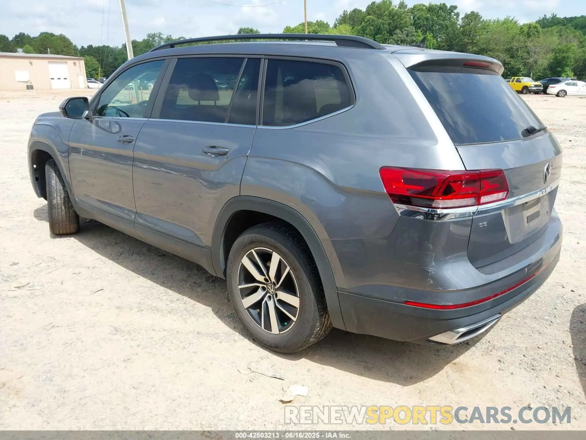 3 Photograph of a damaged car 1V2DP2CA6MC500115 VOLKSWAGEN ATLAS 2021