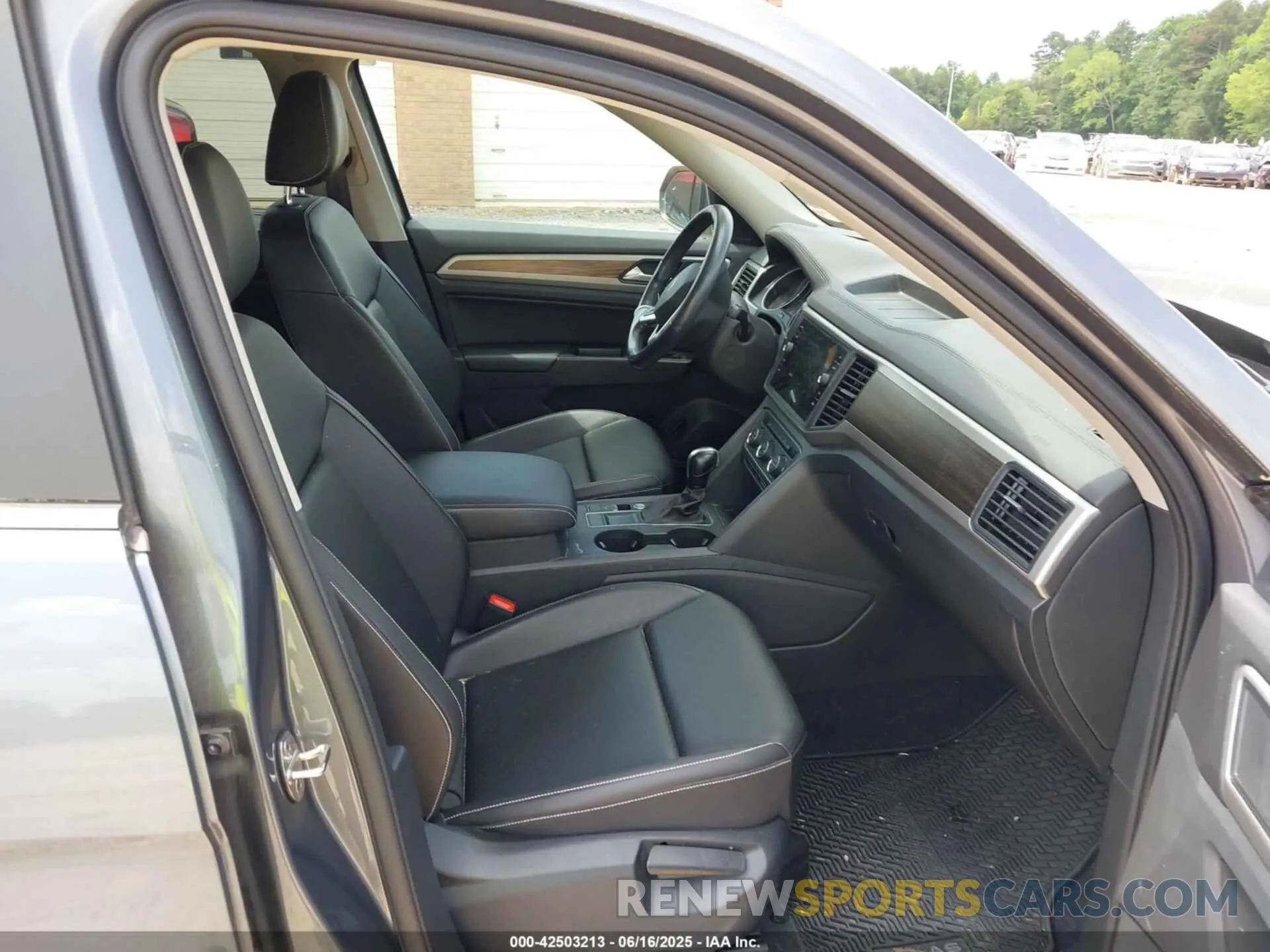 5 Photograph of a damaged car 1V2DP2CA6MC500115 VOLKSWAGEN ATLAS 2021