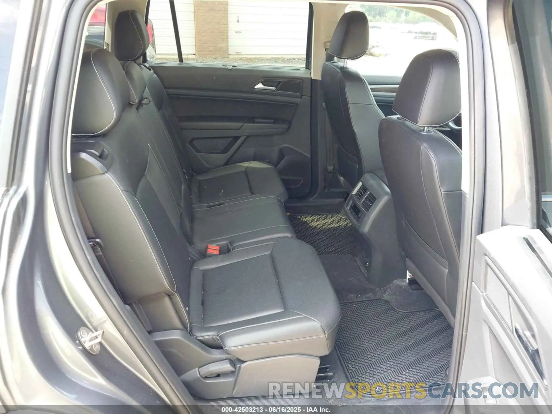 8 Photograph of a damaged car 1V2DP2CA6MC500115 VOLKSWAGEN ATLAS 2021