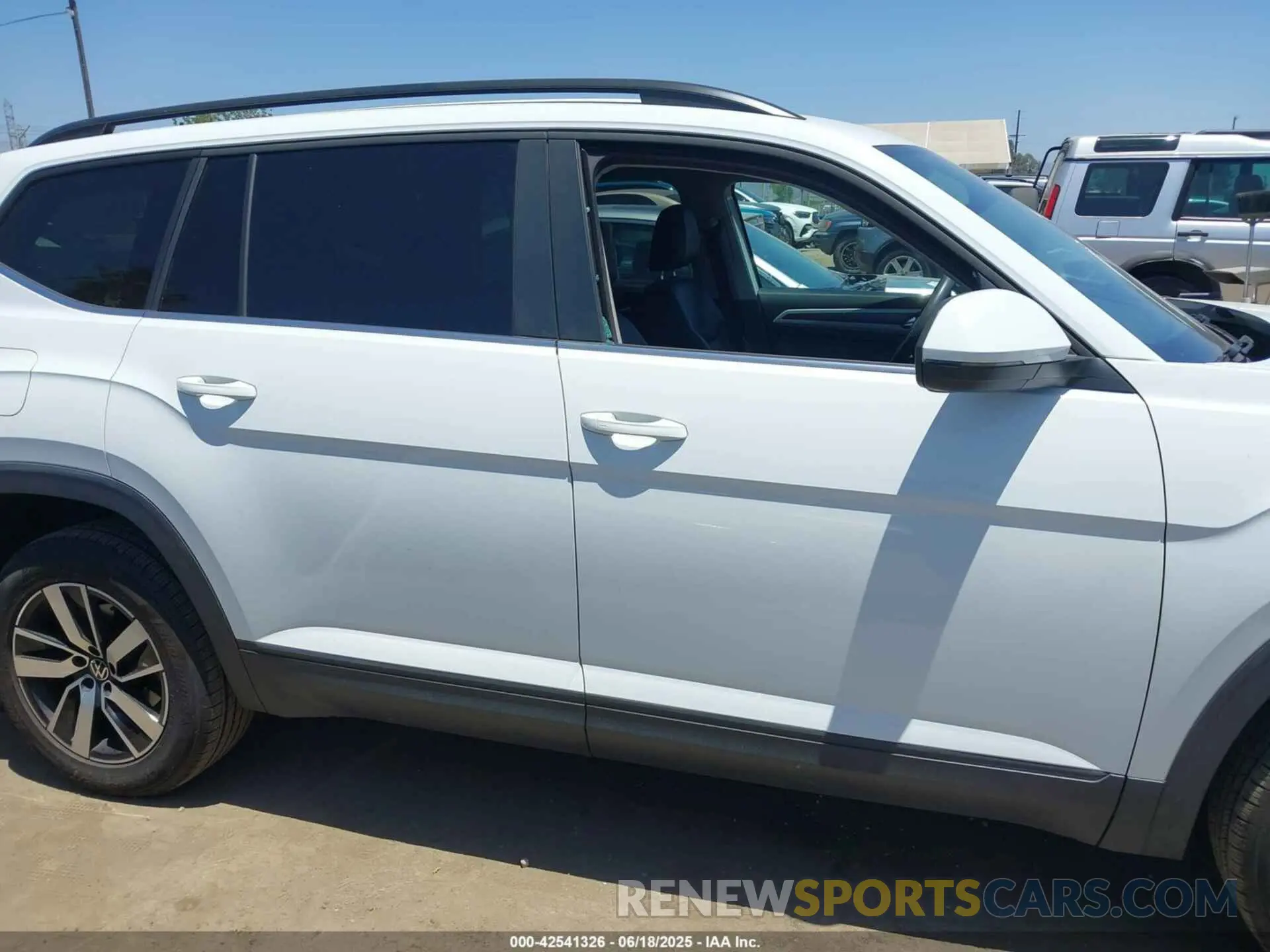 13 Photograph of a damaged car 1V2DP2CA9MC601018 VOLKSWAGEN ATLAS 2021