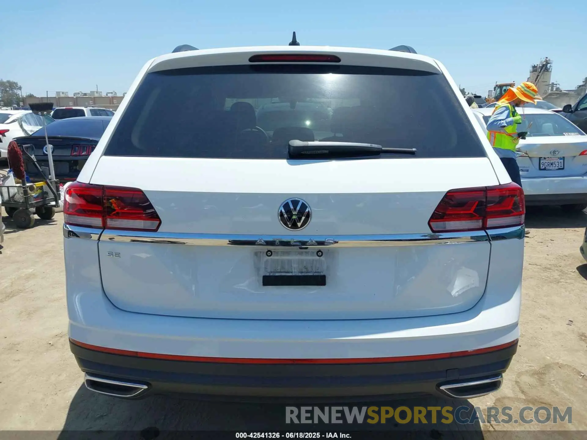 16 Photograph of a damaged car 1V2DP2CA9MC601018 VOLKSWAGEN ATLAS 2021