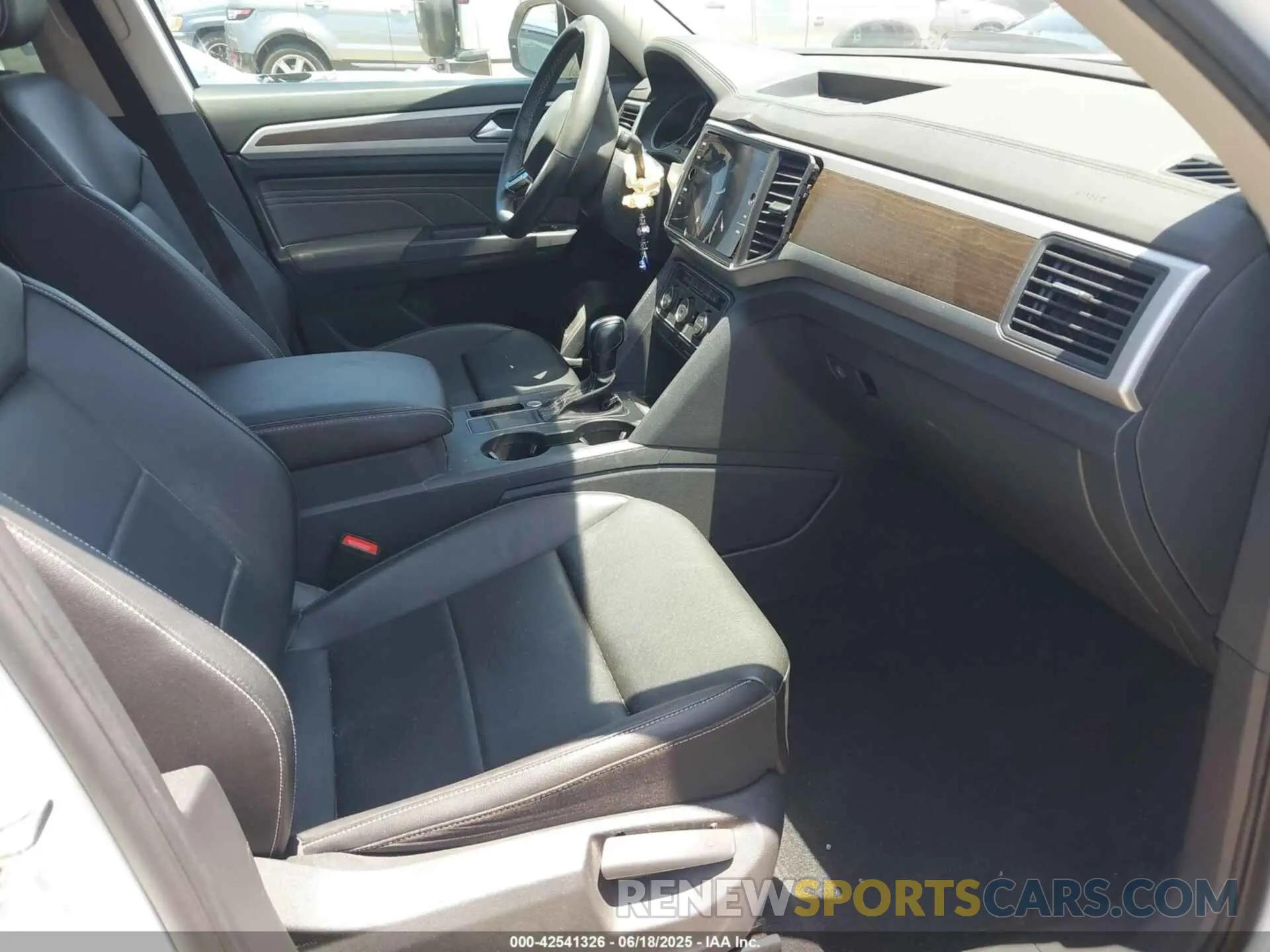 5 Photograph of a damaged car 1V2DP2CA9MC601018 VOLKSWAGEN ATLAS 2021