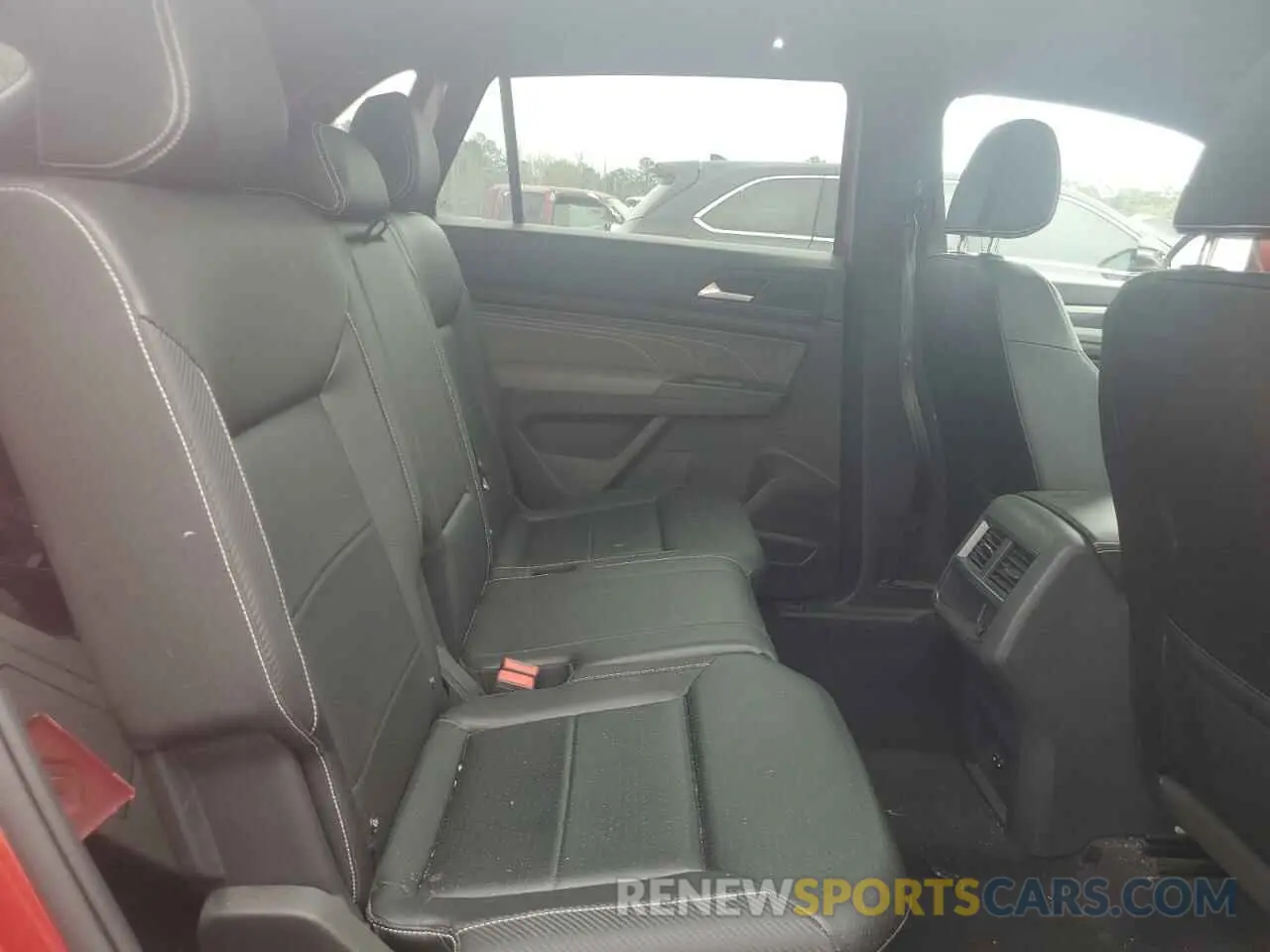 11 Photograph of a damaged car 1V2EE2CA5MC217358 VOLKSWAGEN ATLAS 2021