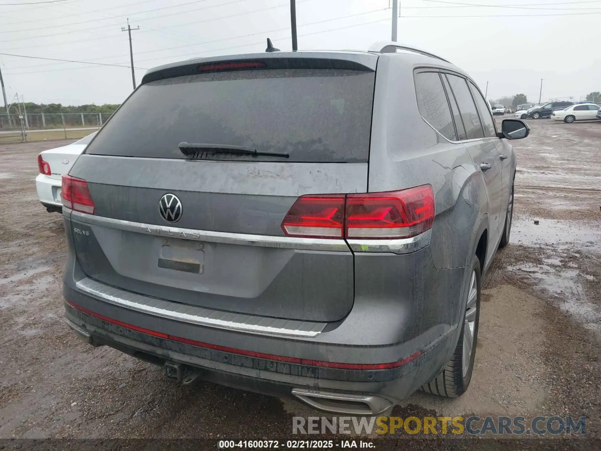 4 Photograph of a damaged car 1V2ER2CA9MC521250 VOLKSWAGEN ATLAS 2021