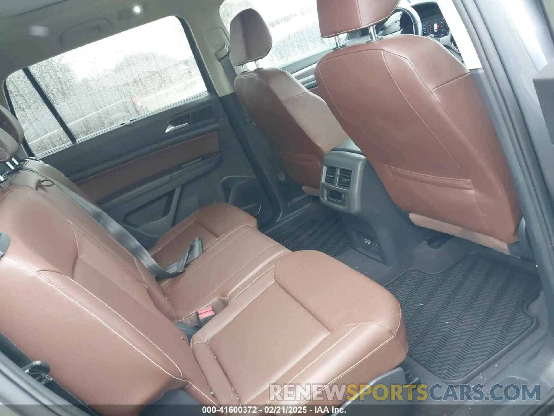 8 Photograph of a damaged car 1V2ER2CA9MC521250 VOLKSWAGEN ATLAS 2021