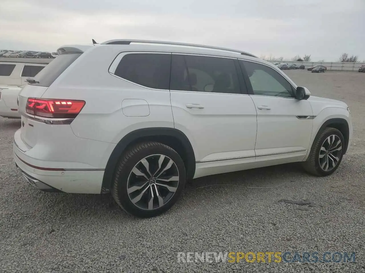 3 Photograph of a damaged car 1V2FR2CA0MC561253 VOLKSWAGEN ATLAS 2021