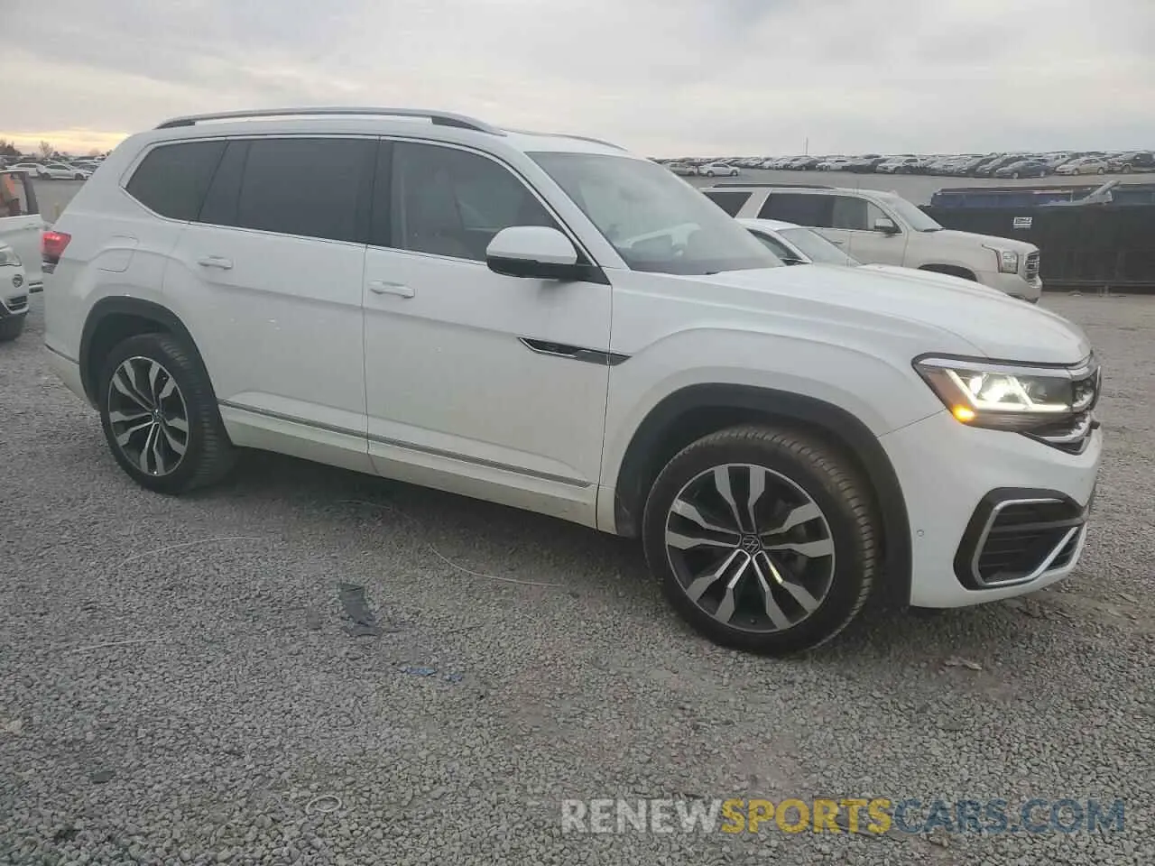 4 Photograph of a damaged car 1V2FR2CA0MC561253 VOLKSWAGEN ATLAS 2021